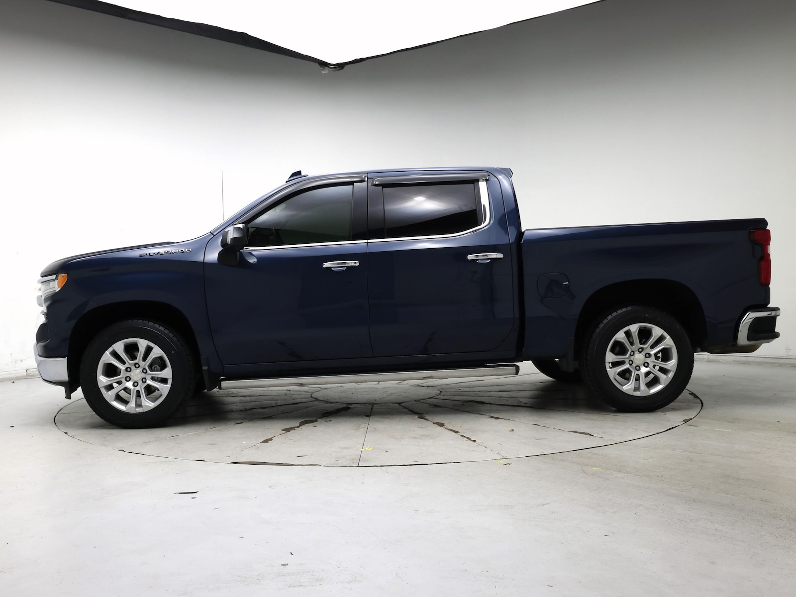 2022 Chevrolet Silverado 1500 LTZ - Photo 4