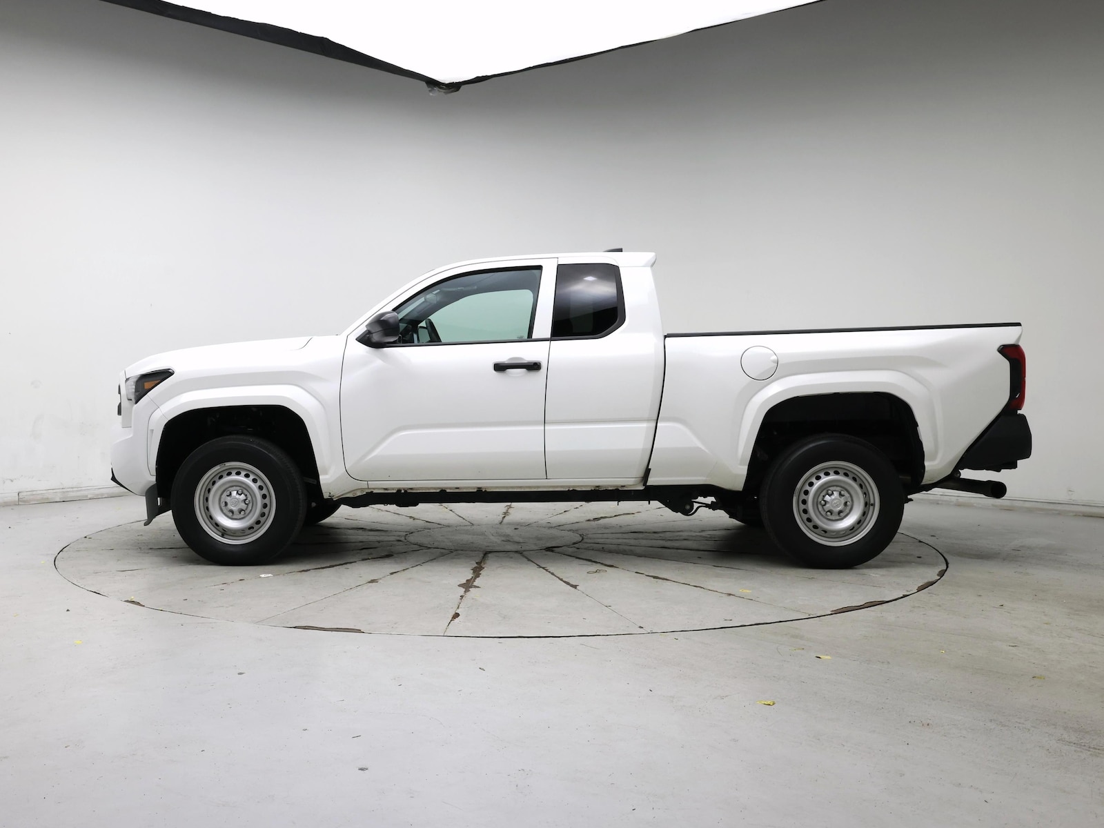 2025 Toyota Tacoma SR - Photo 4