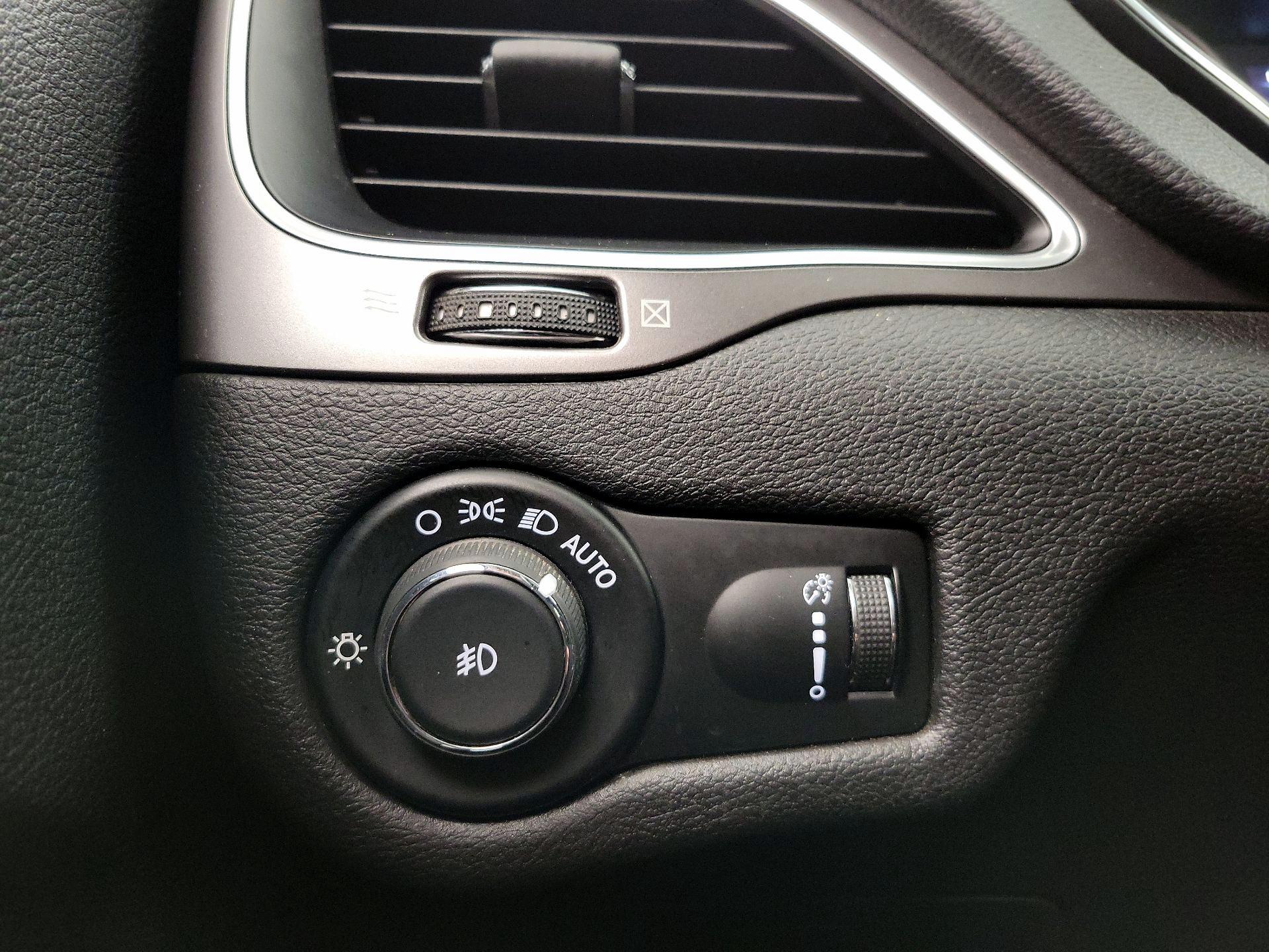 Thumbnail: 2019 Jeep Cherokee - 13