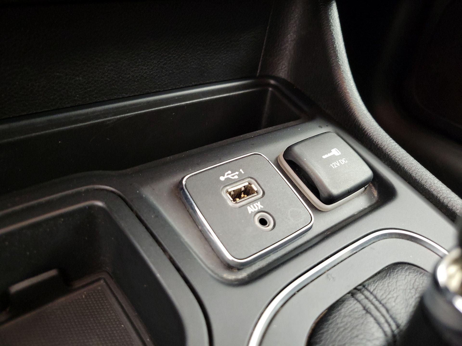 Thumbnail: 2019 Jeep Cherokee - 18