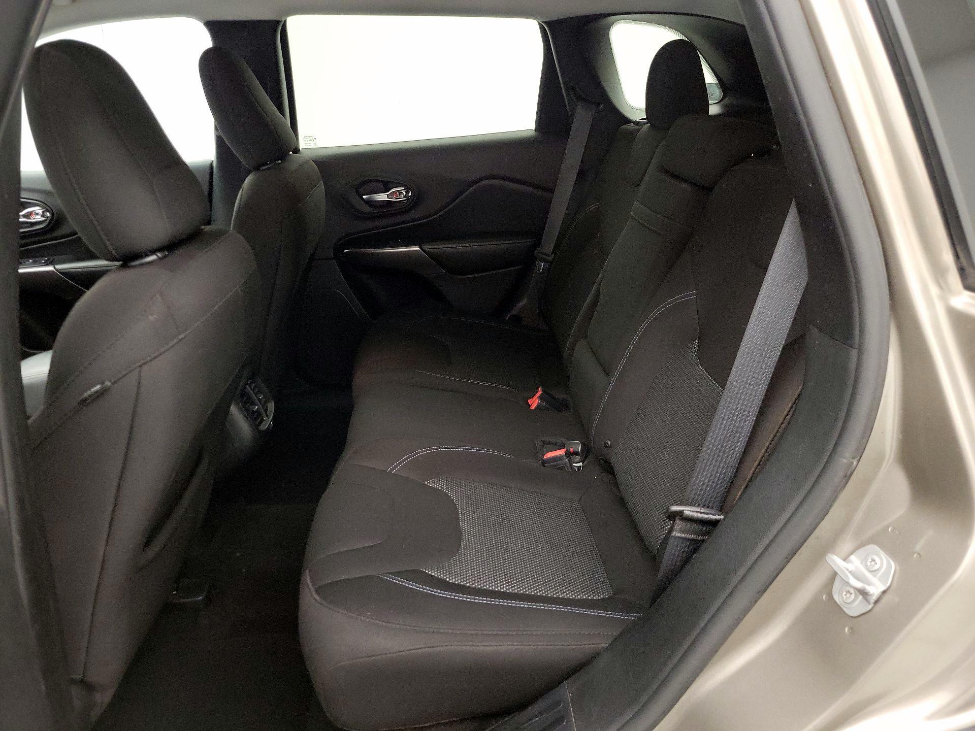 Thumbnail: 2019 Jeep Cherokee - 19
