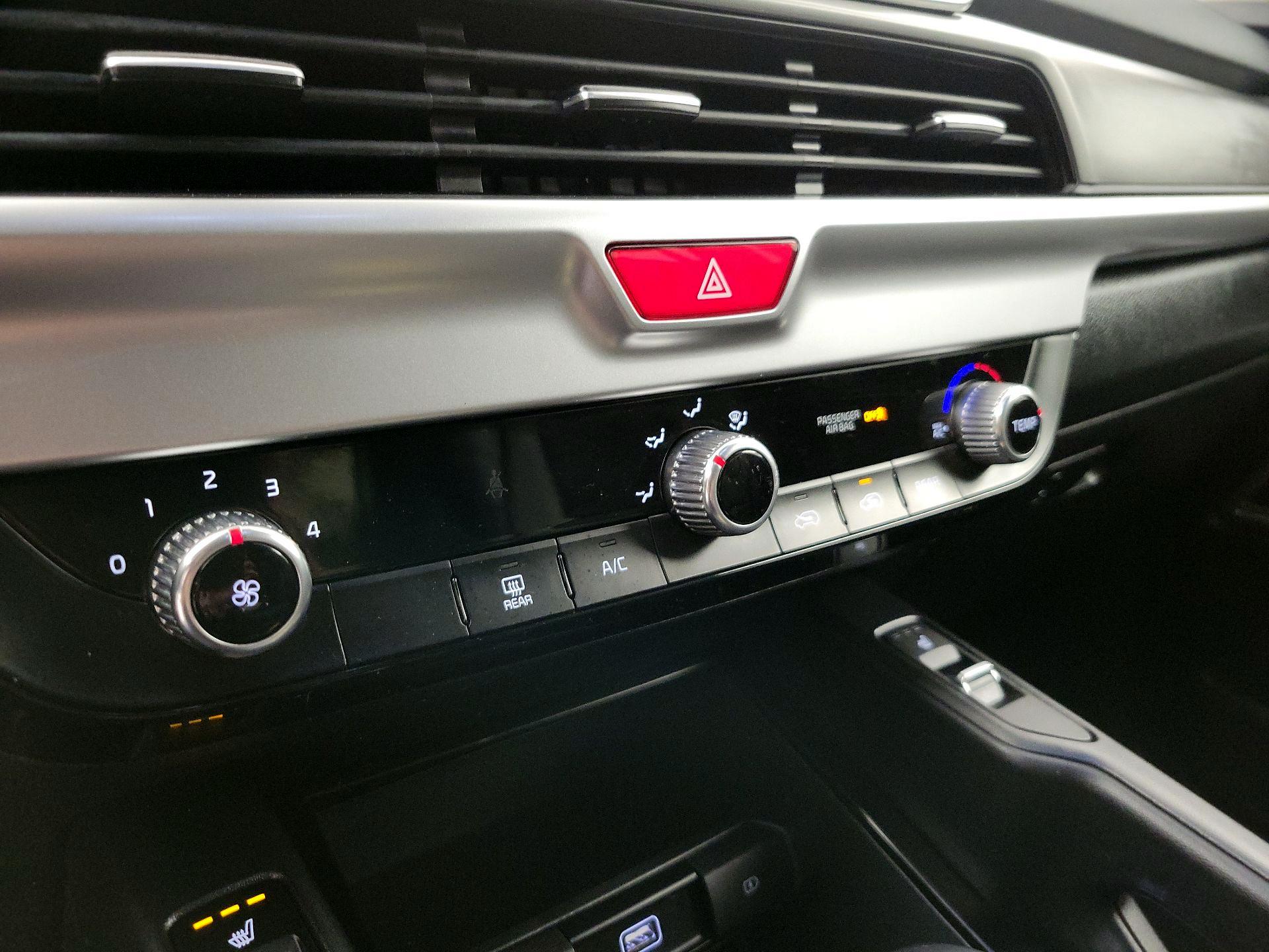 Thumbnail: 2021 Kia Telluride - 16