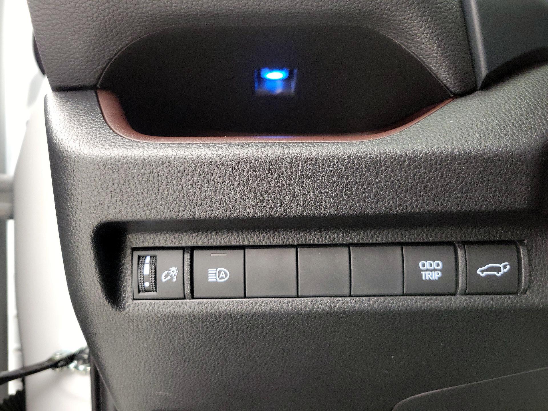 Thumbnail: 2025 Toyota RAV4 - 13