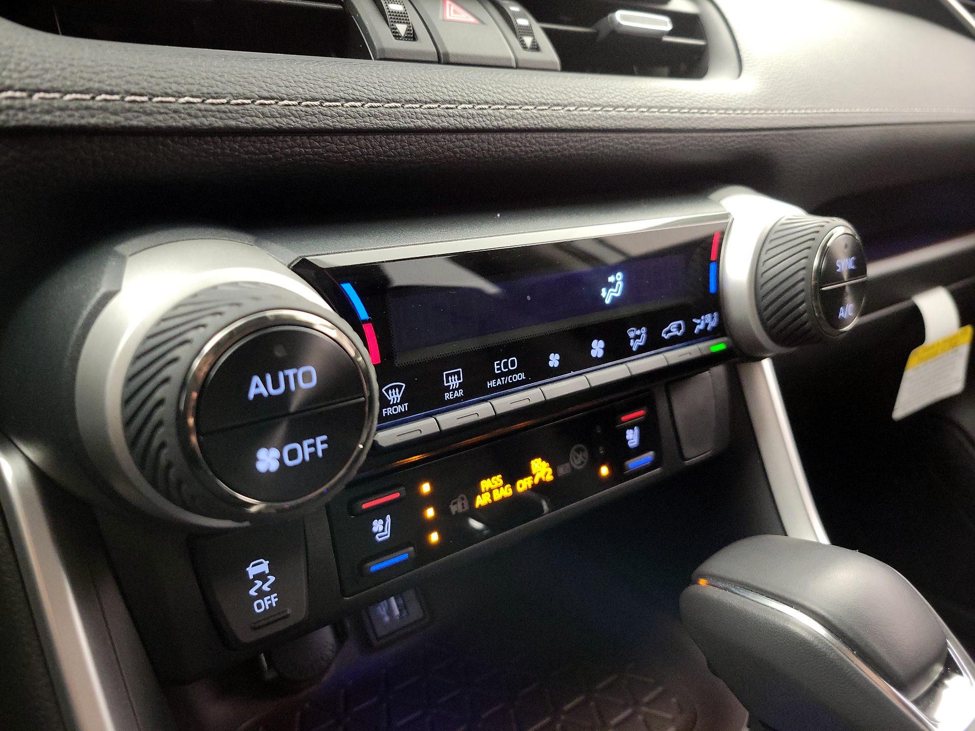 Thumbnail: 2025 Toyota RAV4 - 16