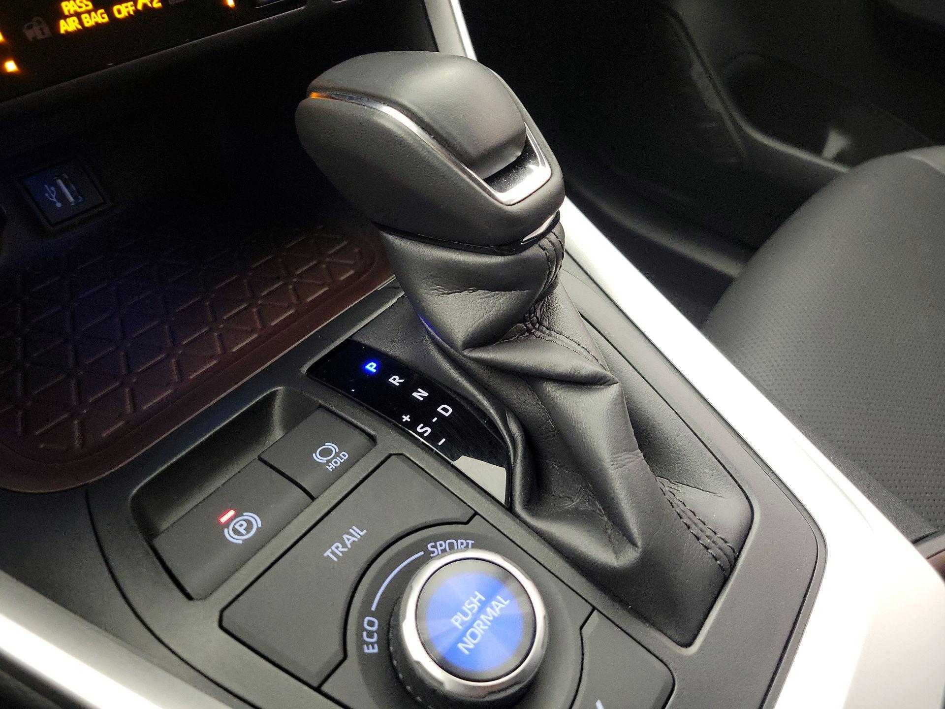 Thumbnail: 2025 Toyota RAV4 - 17