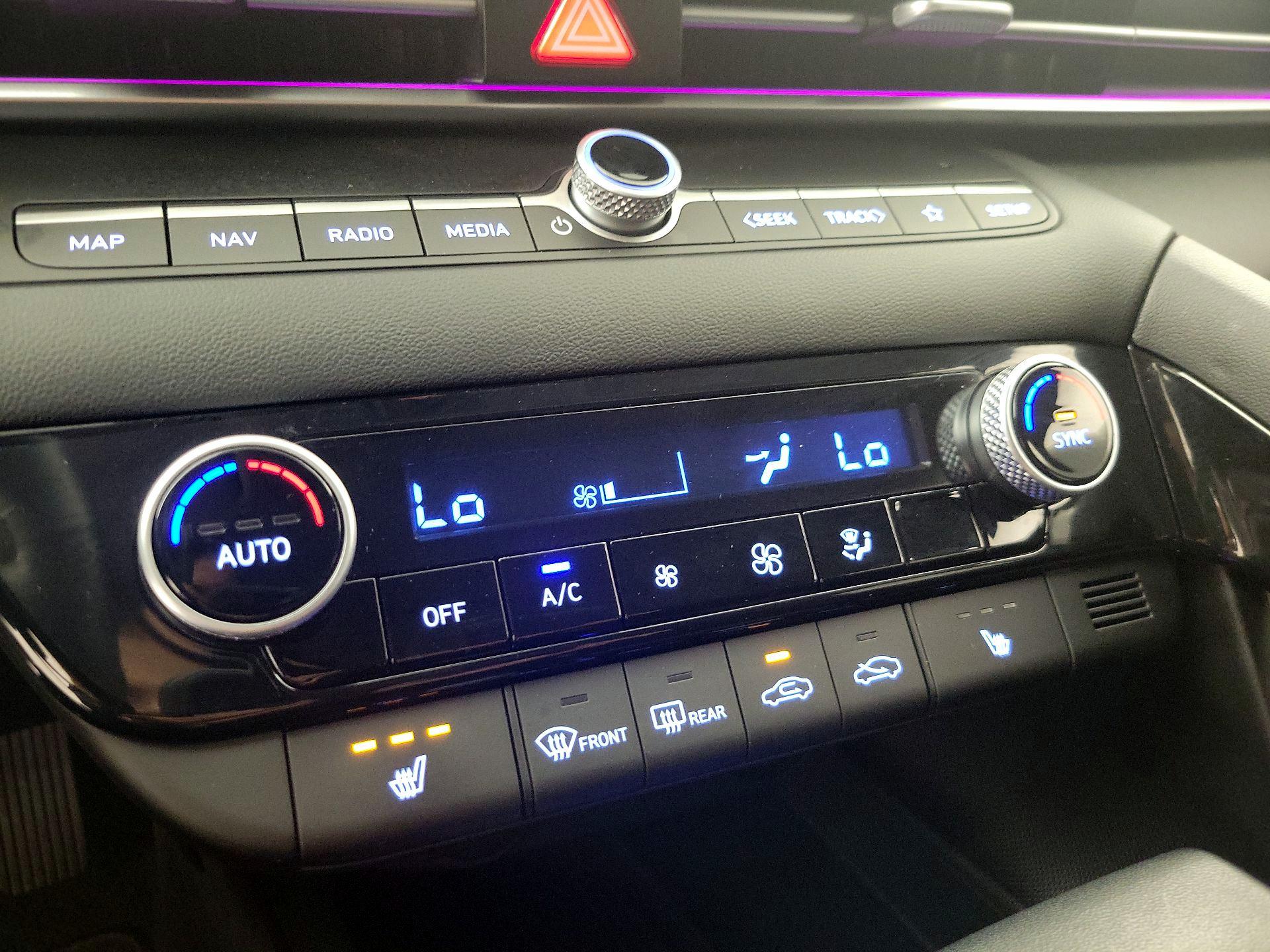 Thumbnail: 2024 Hyundai Elantra - 17