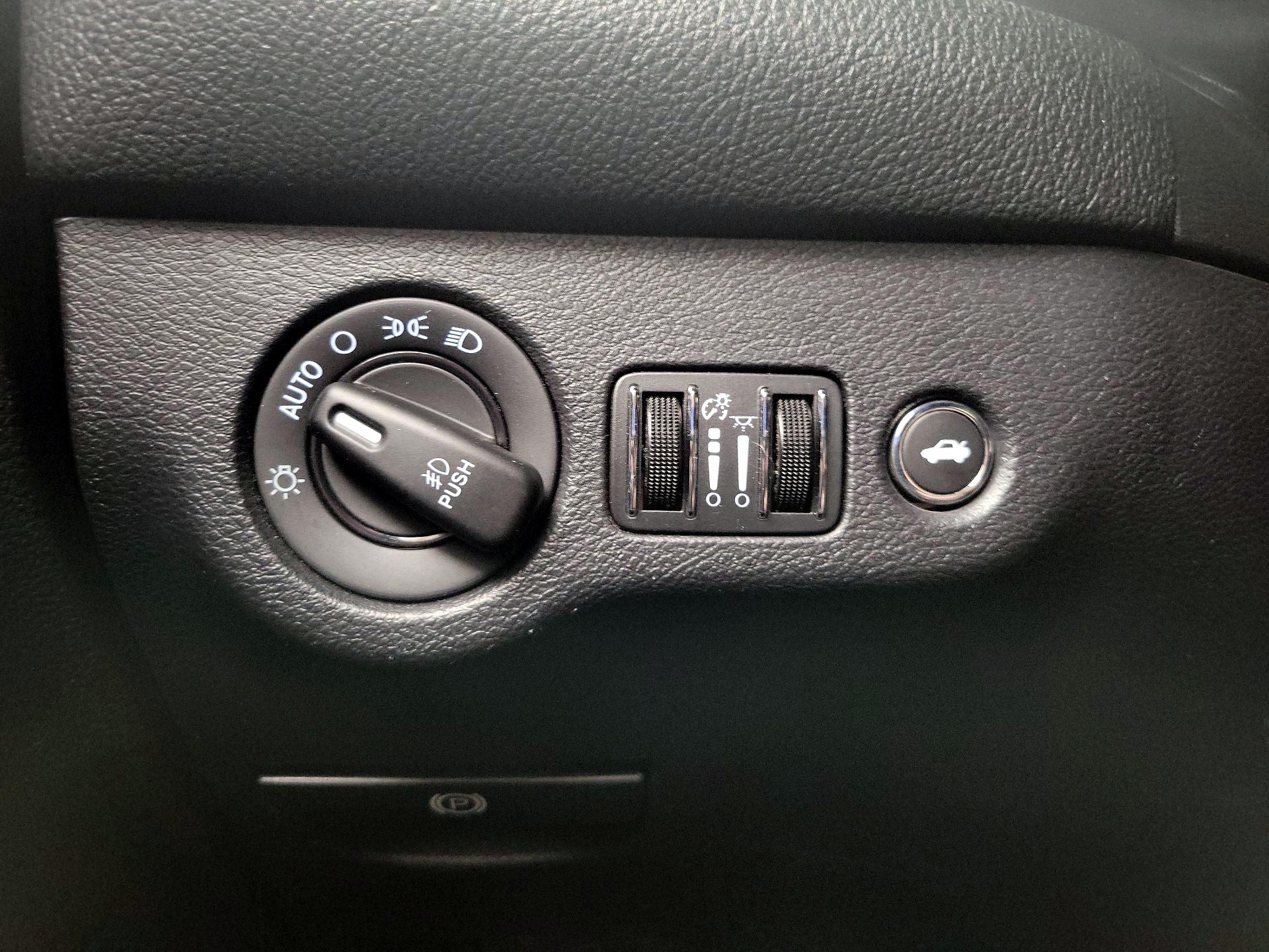 Thumbnail: 2016 Dodge Challenger - 13