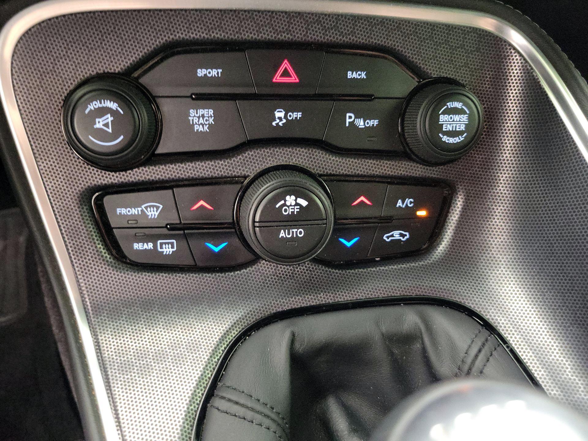 Thumbnail: 2016 Dodge Challenger - 17