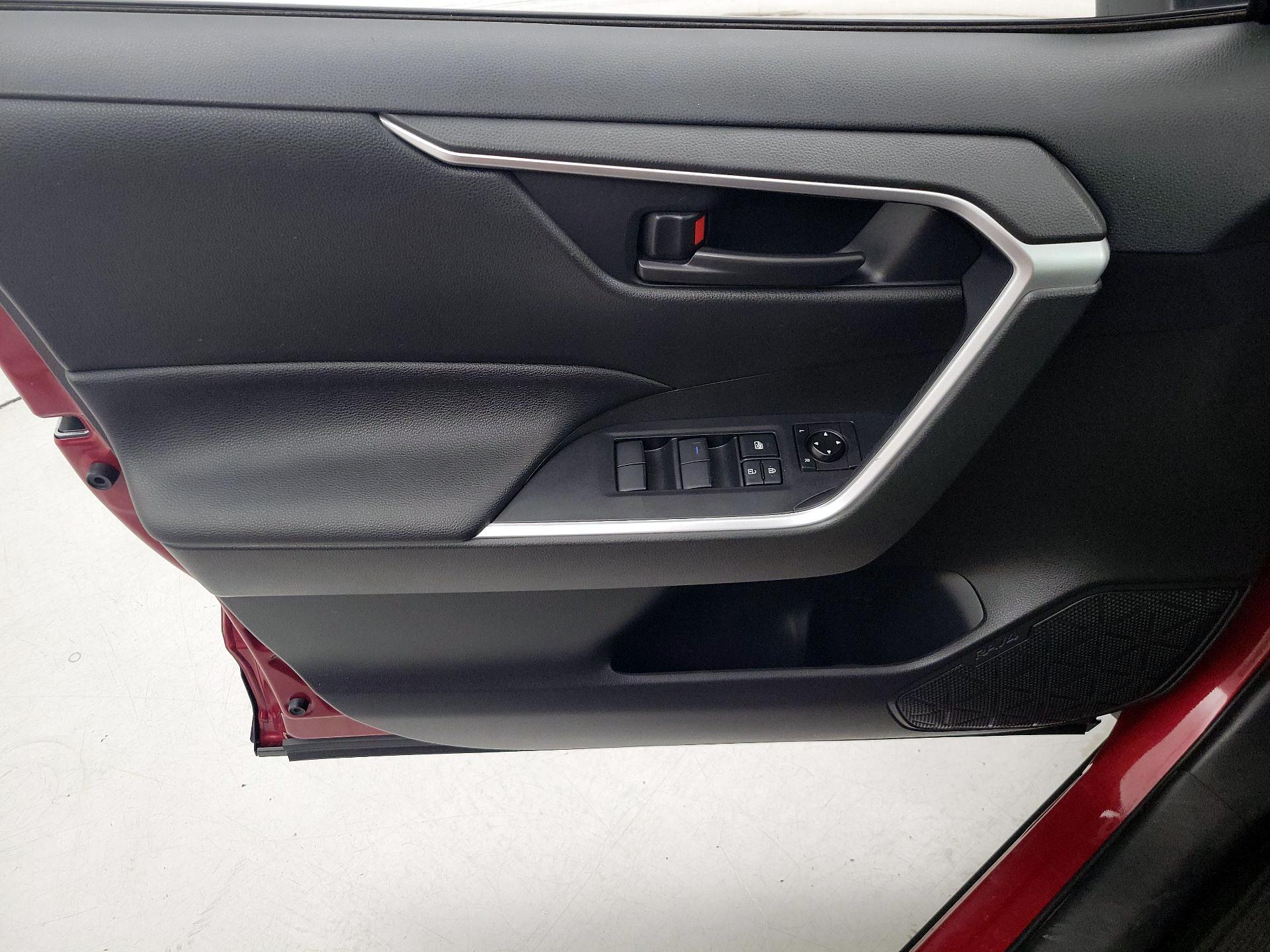 Thumbnail: 2020 Toyota RAV4 - 12