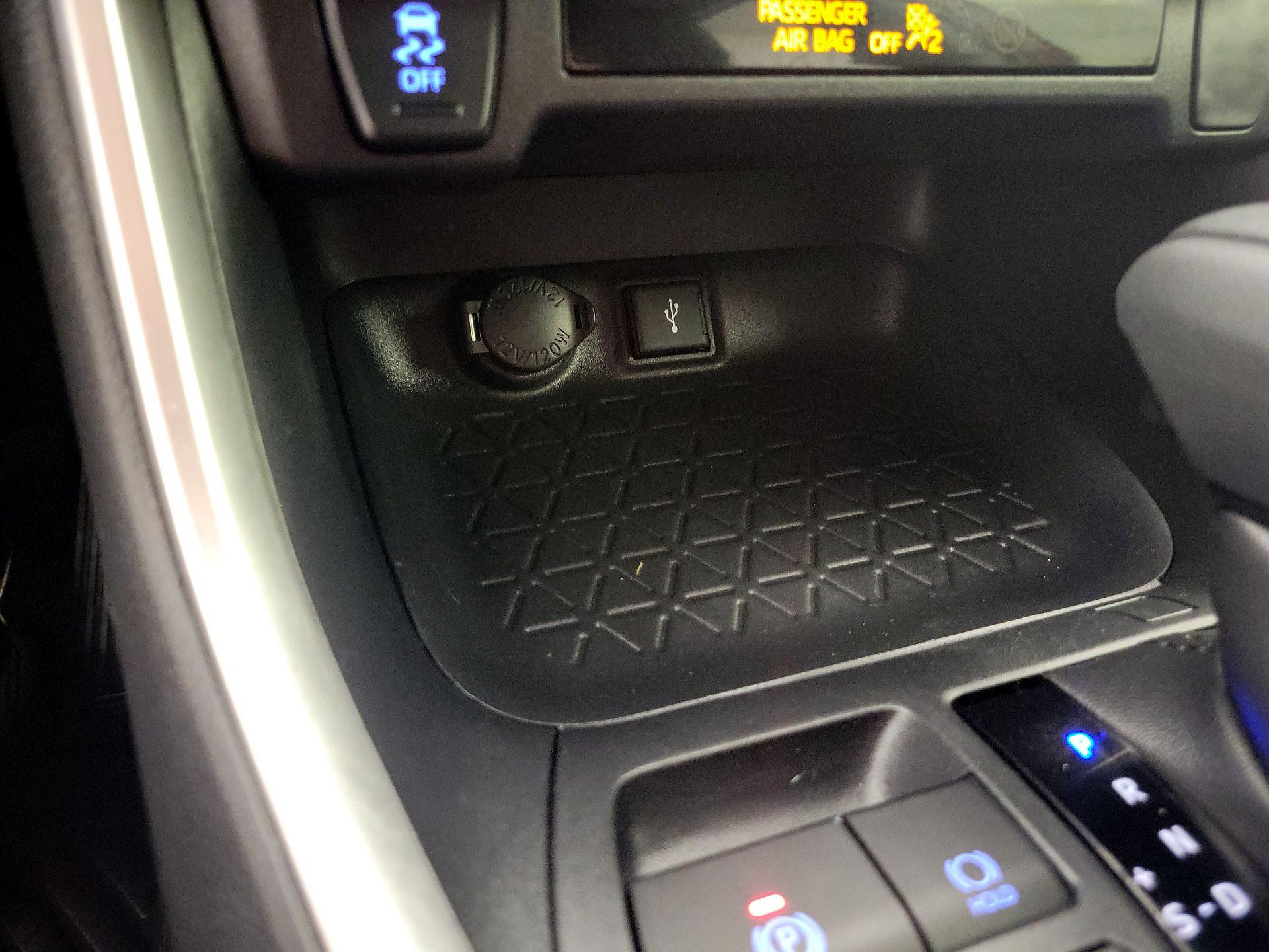 Thumbnail: 2020 Toyota RAV4 - 18