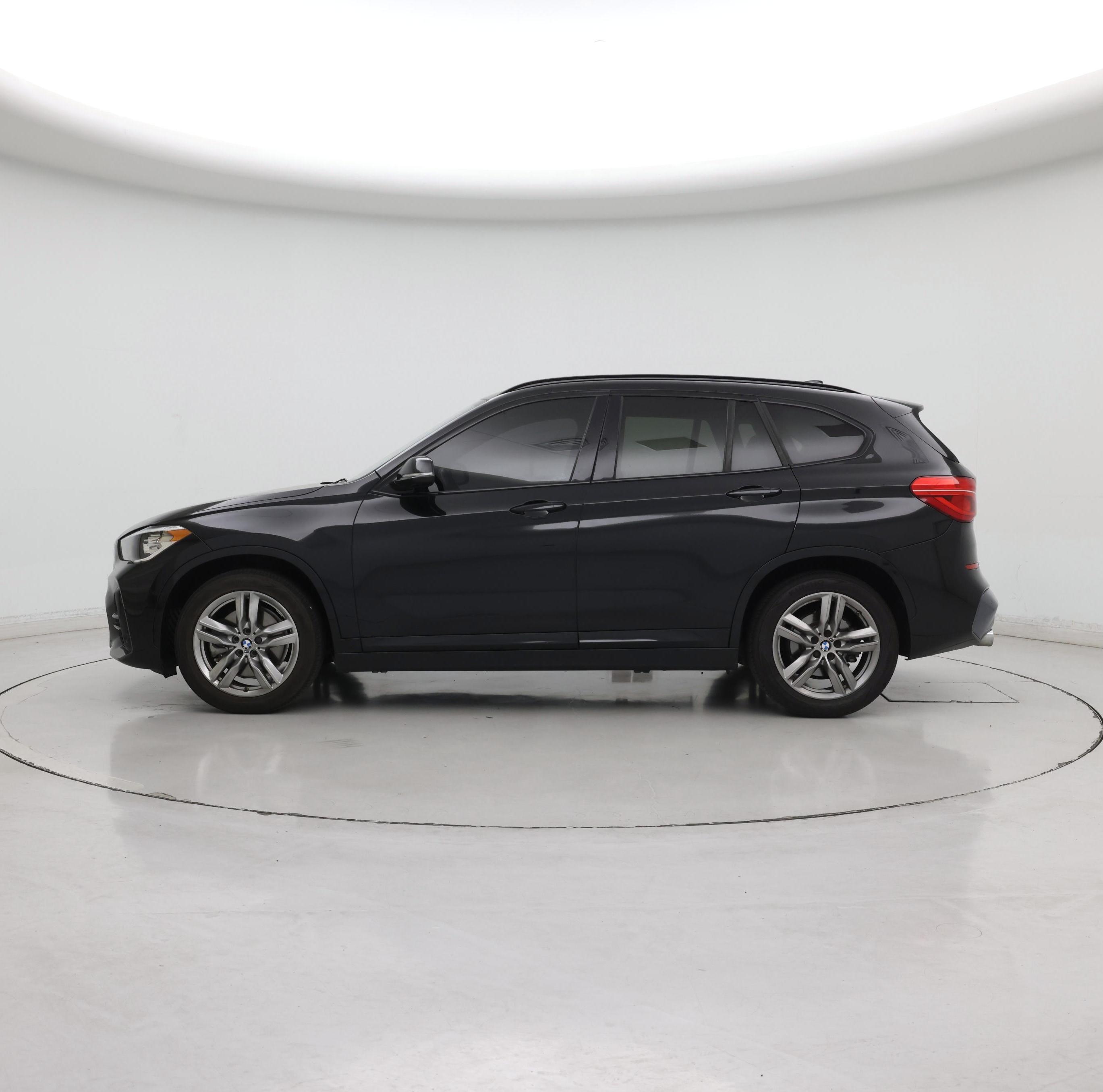 Thumbnail: 2021 BMW X1 - 3