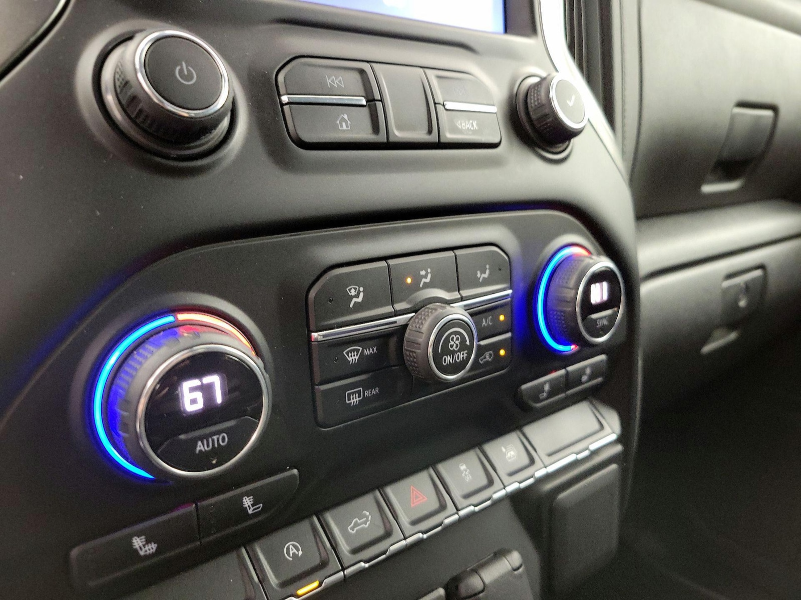 2021 Chevrolet Silverado 1500 LT - Photo 17