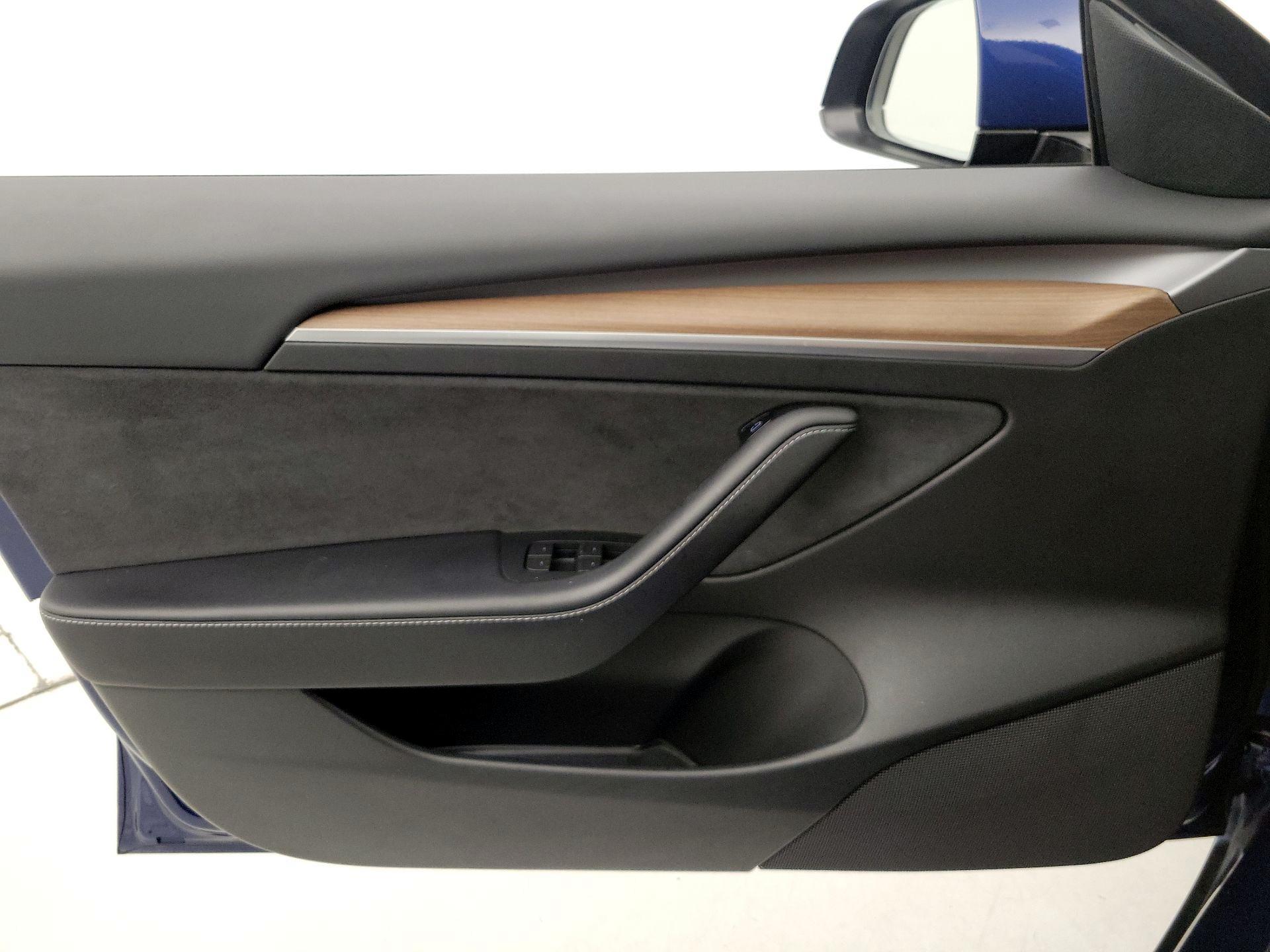 Thumbnail: 2022 Tesla Model 3 - 12