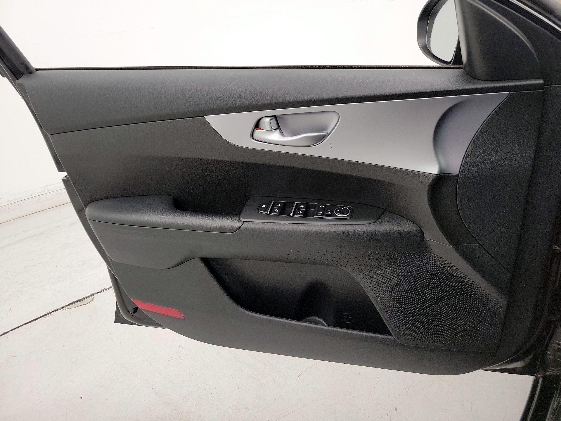 Thumbnail: 2022 Kia Forte - 12