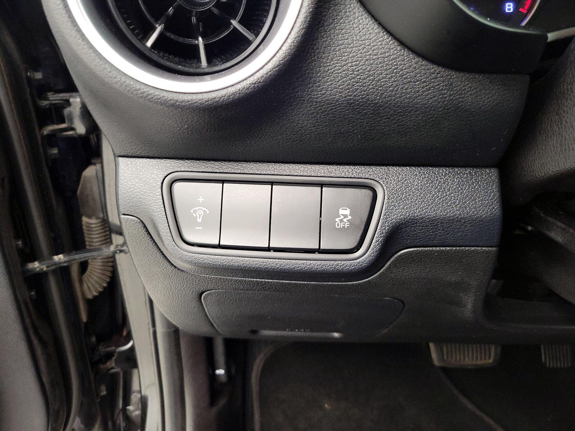 Thumbnail: 2022 Kia Forte - 13