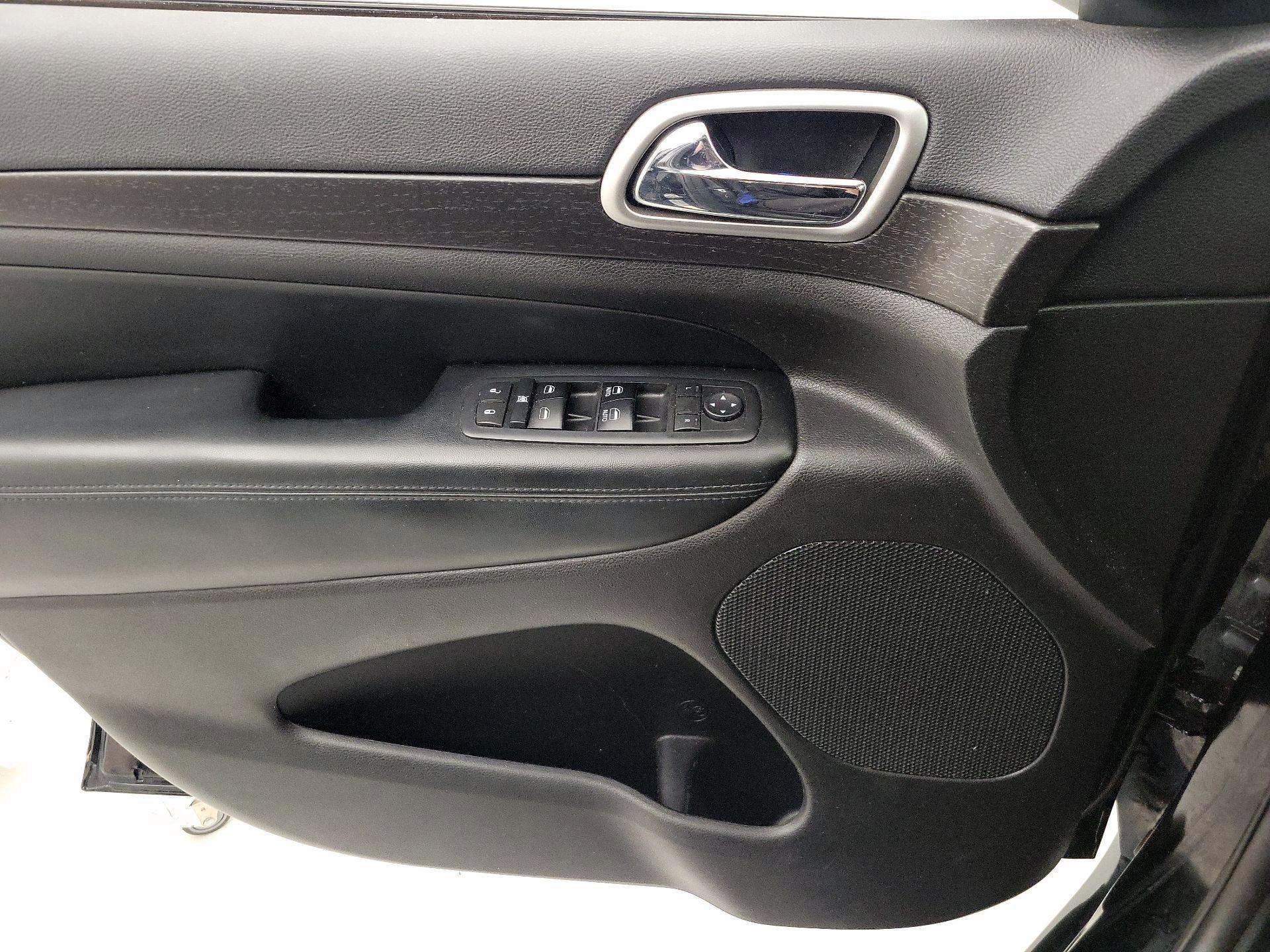 Thumbnail: 2017 Jeep Grand Cherokee - 12