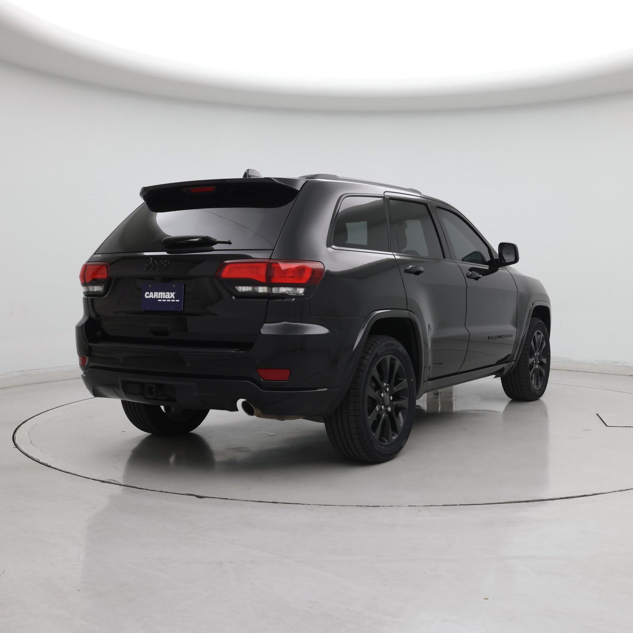 Thumbnail: 2017 Jeep Grand Cherokee - 8