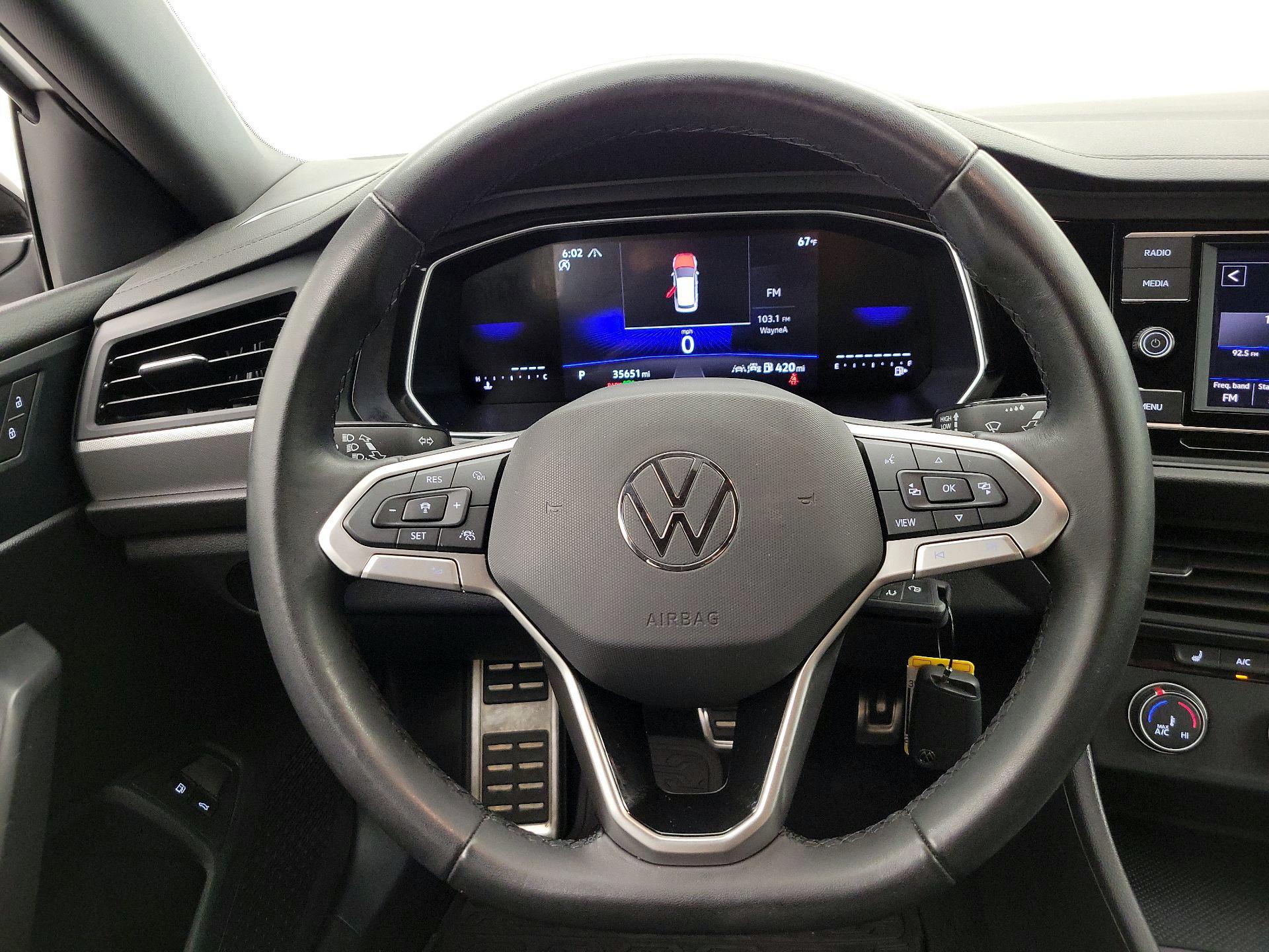 Thumbnail: 2024 Volkswagen Jetta - 10