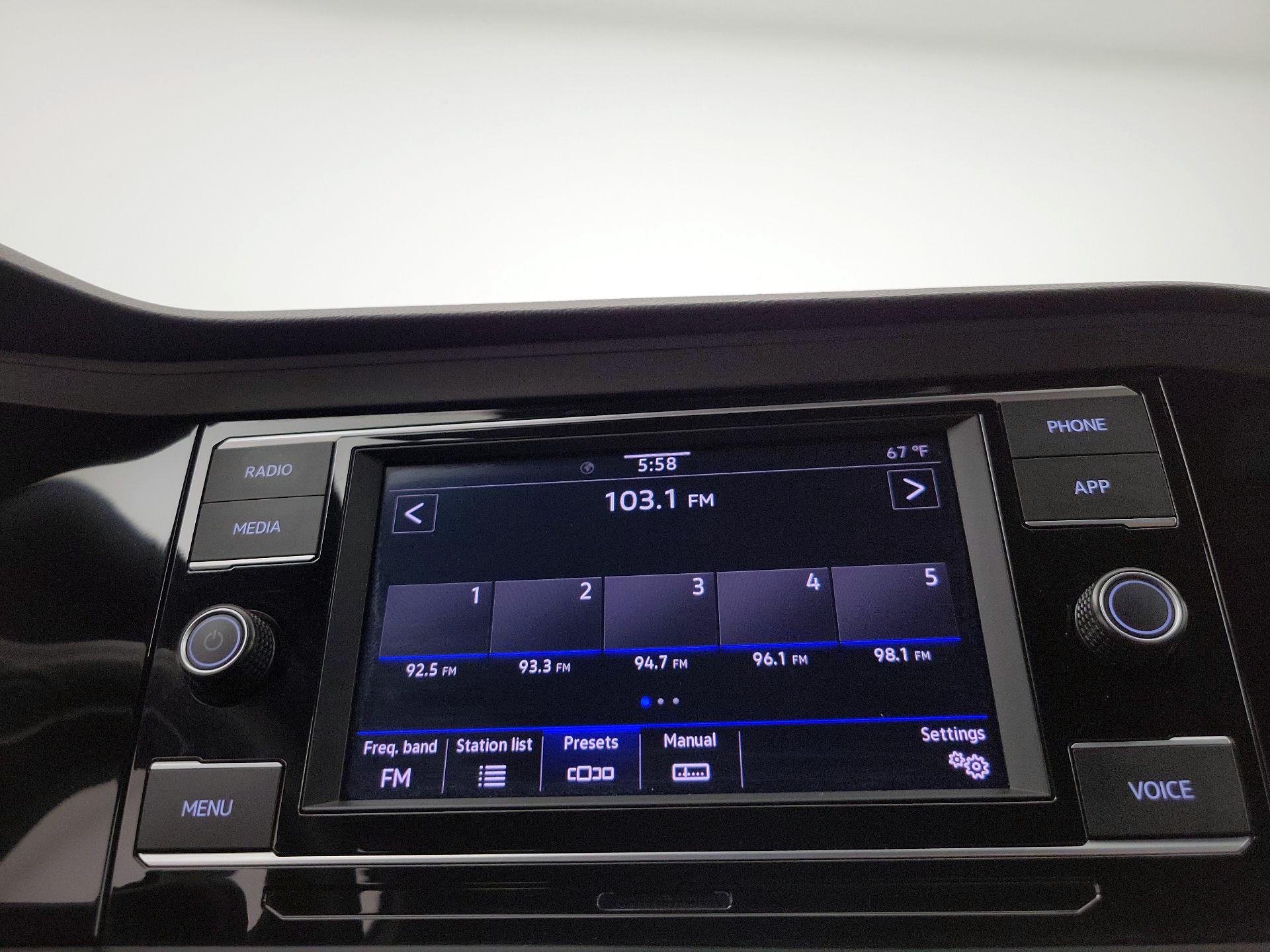 Thumbnail: 2024 Volkswagen Jetta - 15