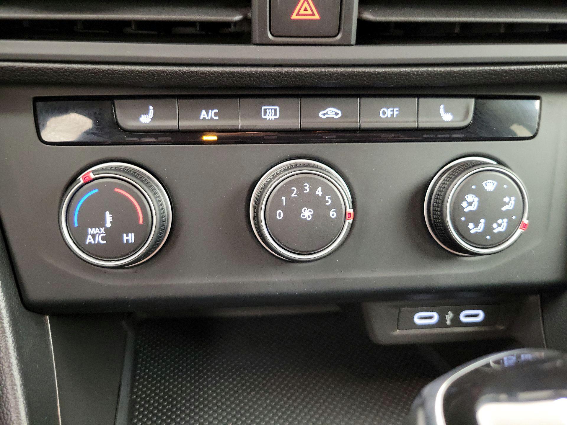 Thumbnail: 2024 Volkswagen Jetta - 16