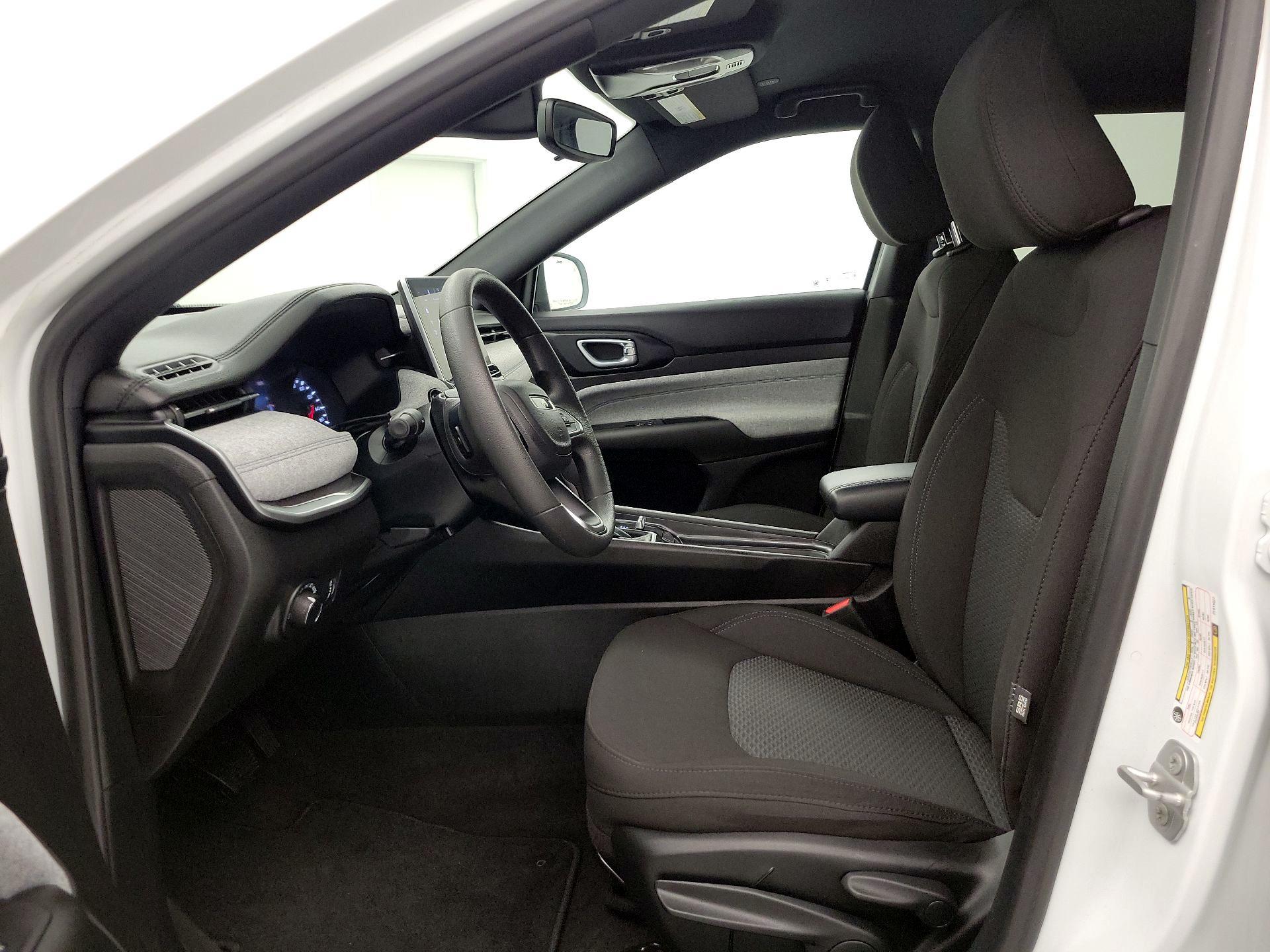 Thumbnail: 2023 Jeep Compass - 11