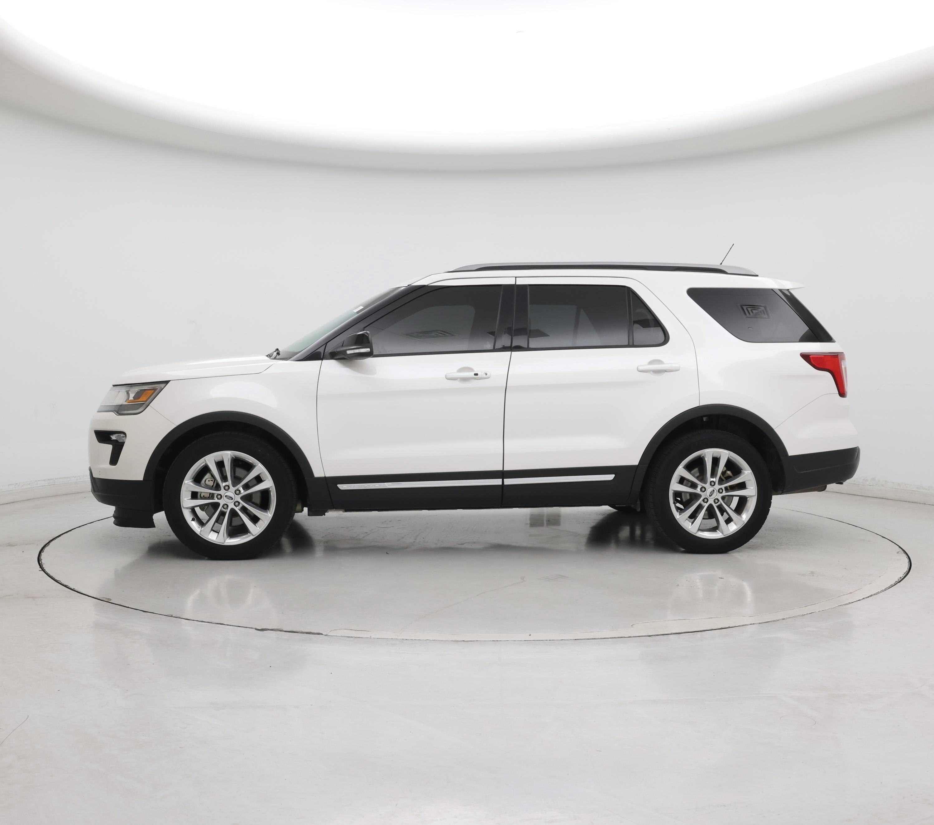 Thumbnail: 2018 Ford Explorer - 3