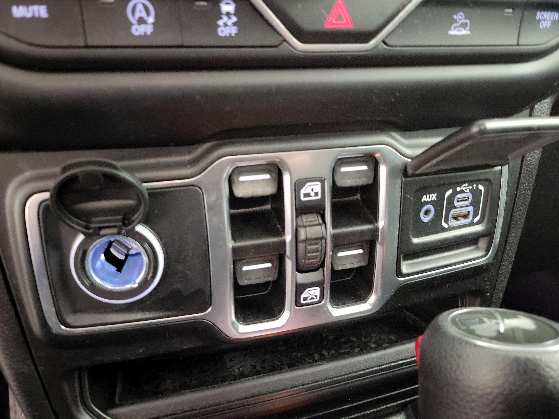 Thumbnail: 2021 Jeep Wrangler - 18