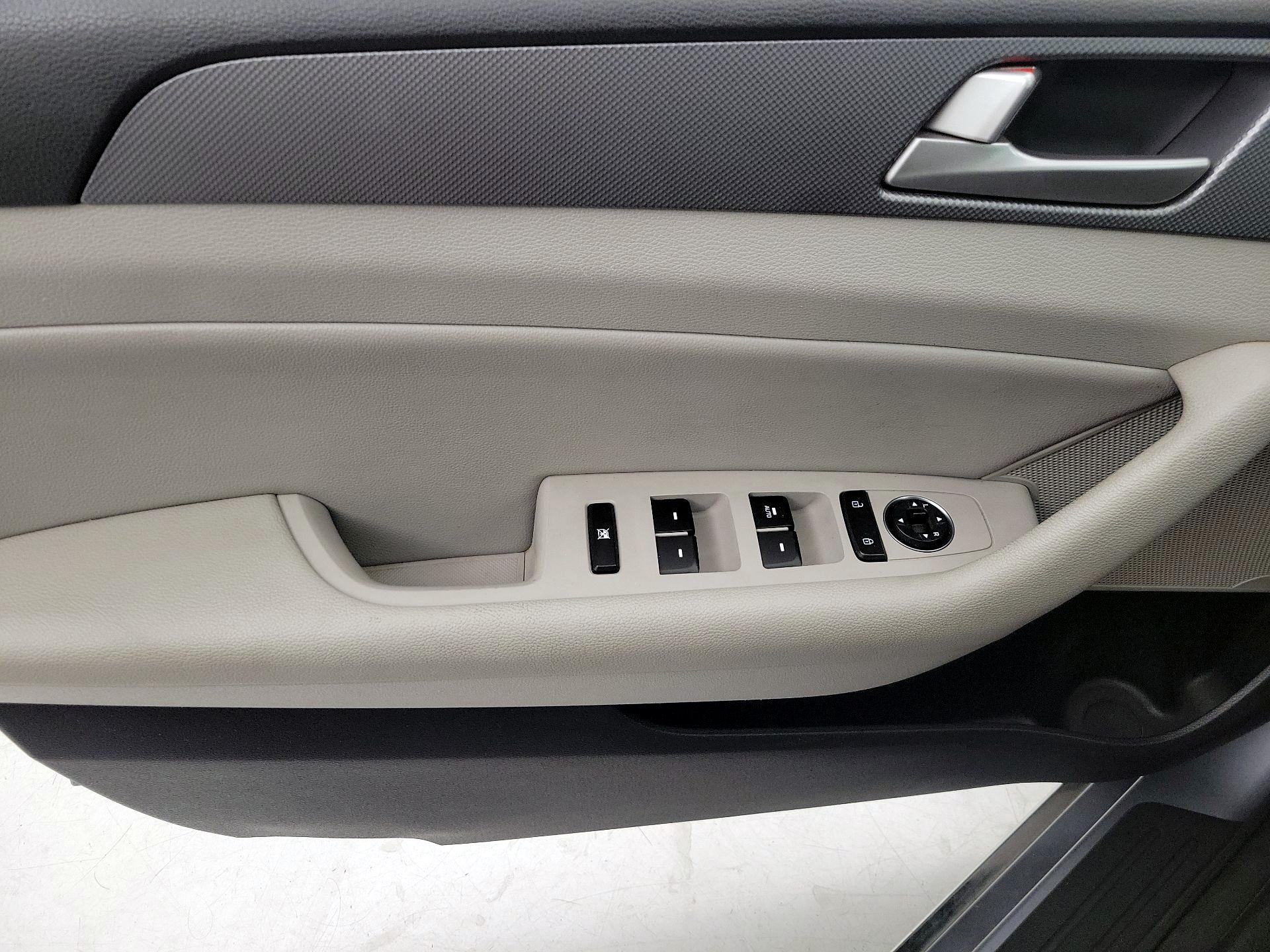 Thumbnail: 2016 Hyundai Sonata - 12