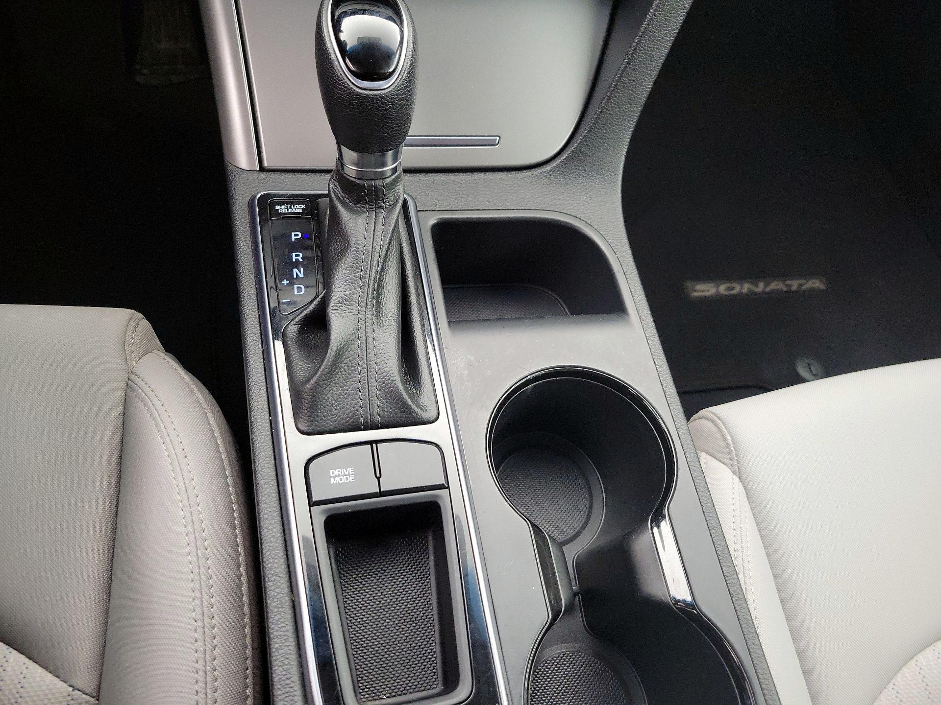 Thumbnail: 2016 Hyundai Sonata - 17