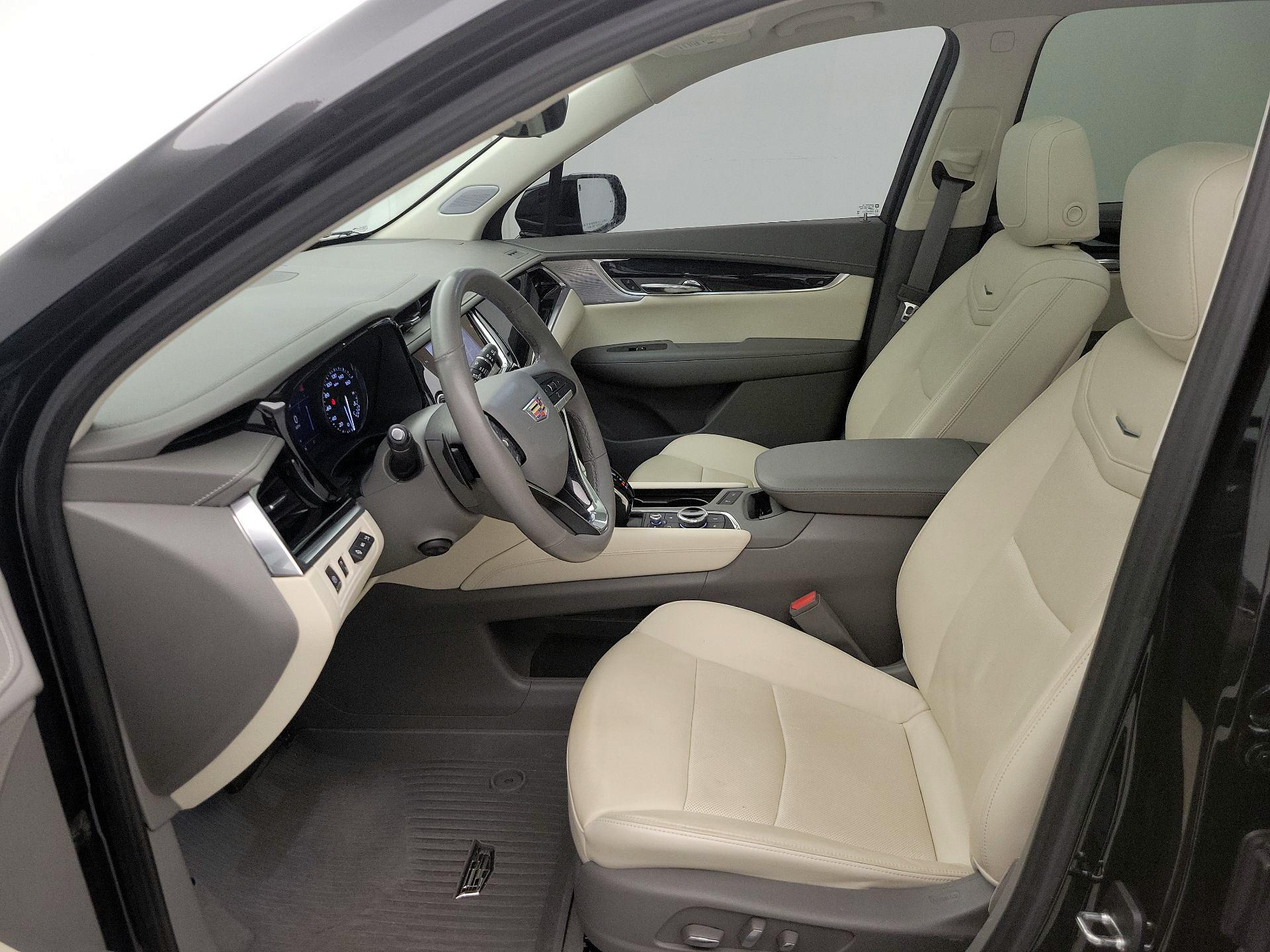 Thumbnail: 2023 Cadillac XT6 - 11