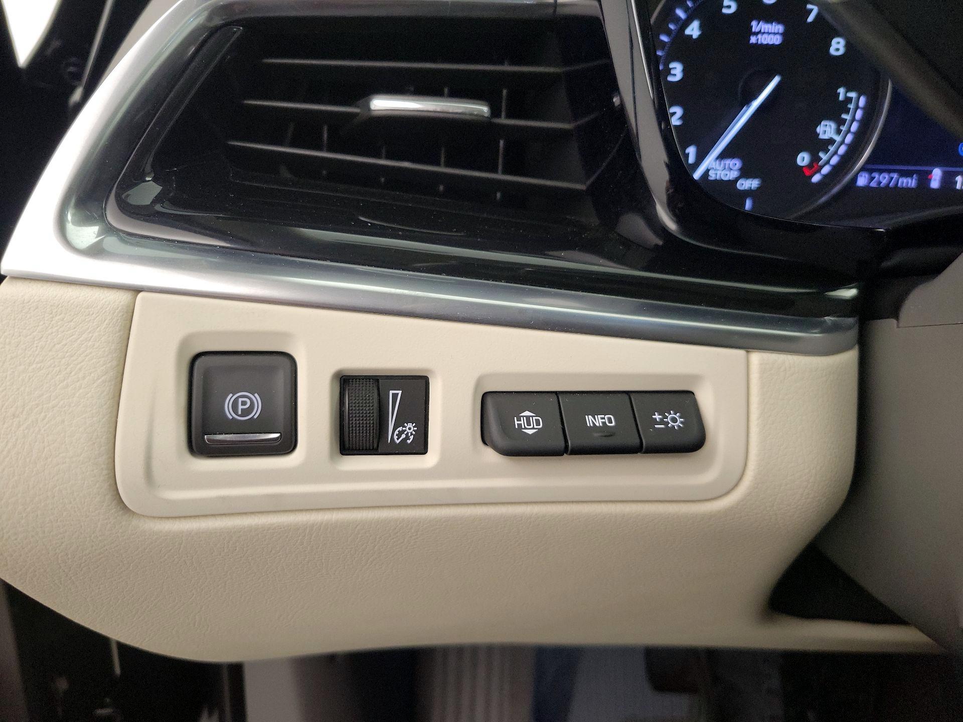 Thumbnail: 2023 Cadillac XT6 - 13