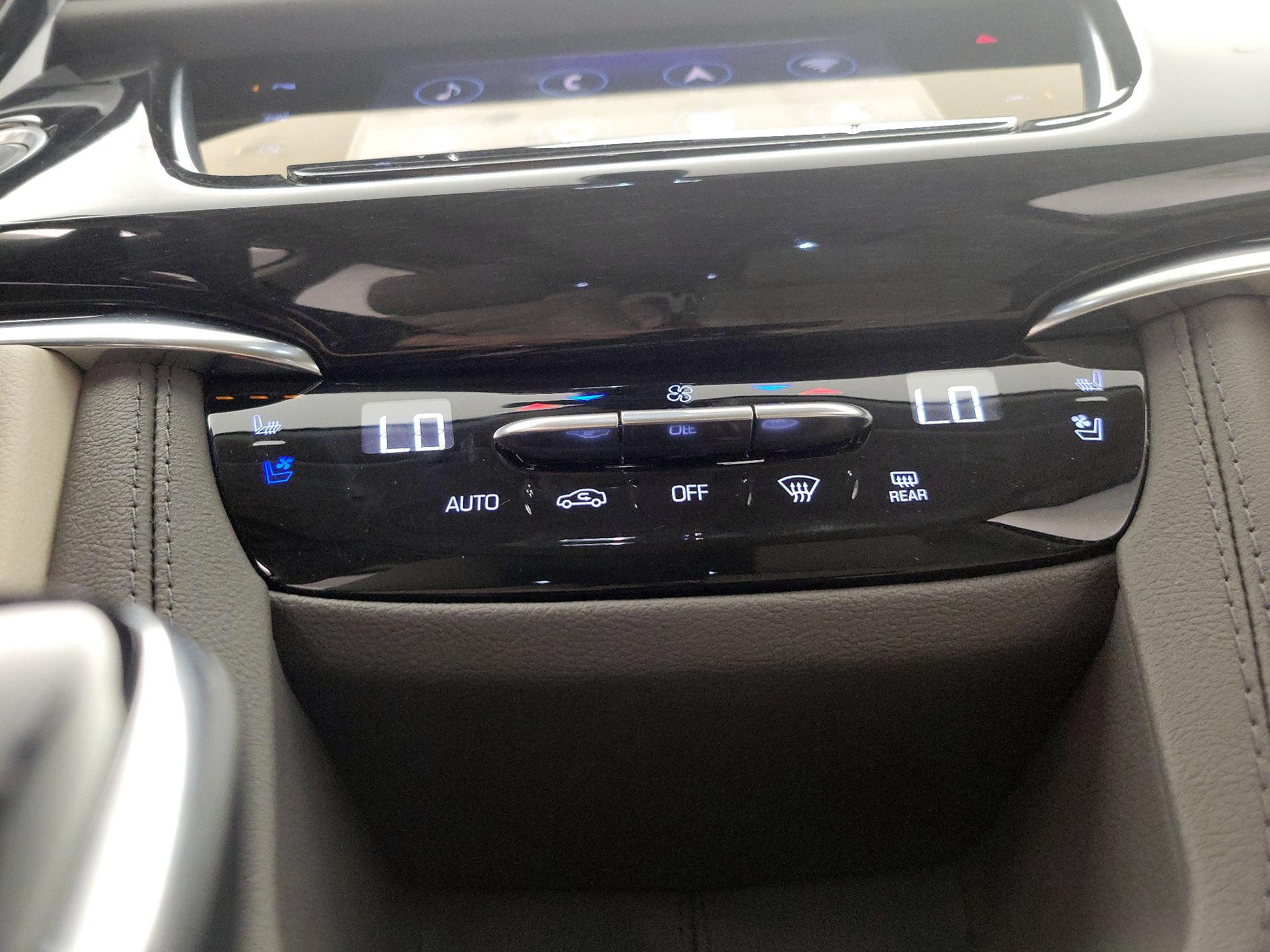 Thumbnail: 2023 Cadillac XT6 - 17