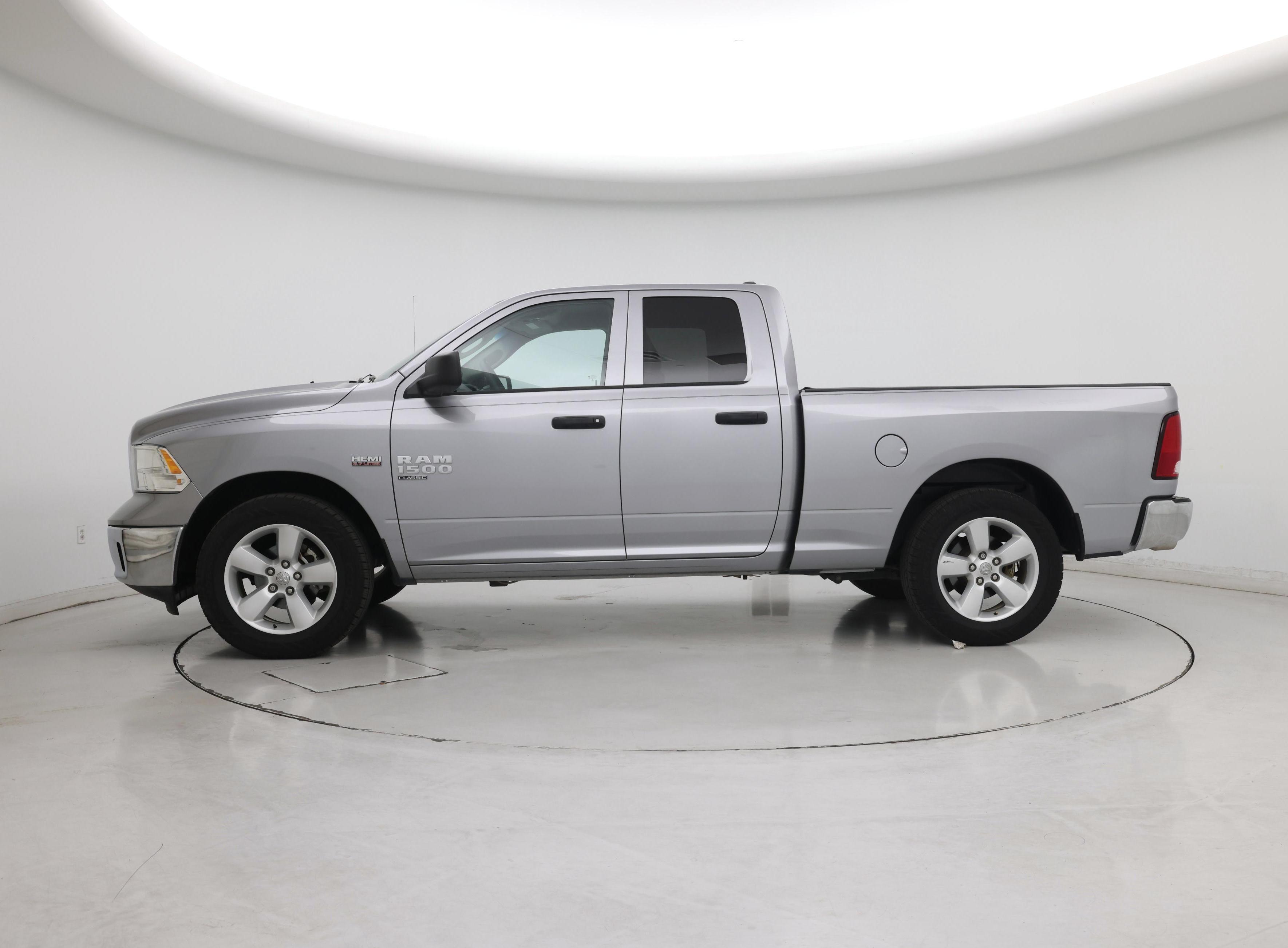 Thumbnail: 2021 RAM 1500 Classic - 3