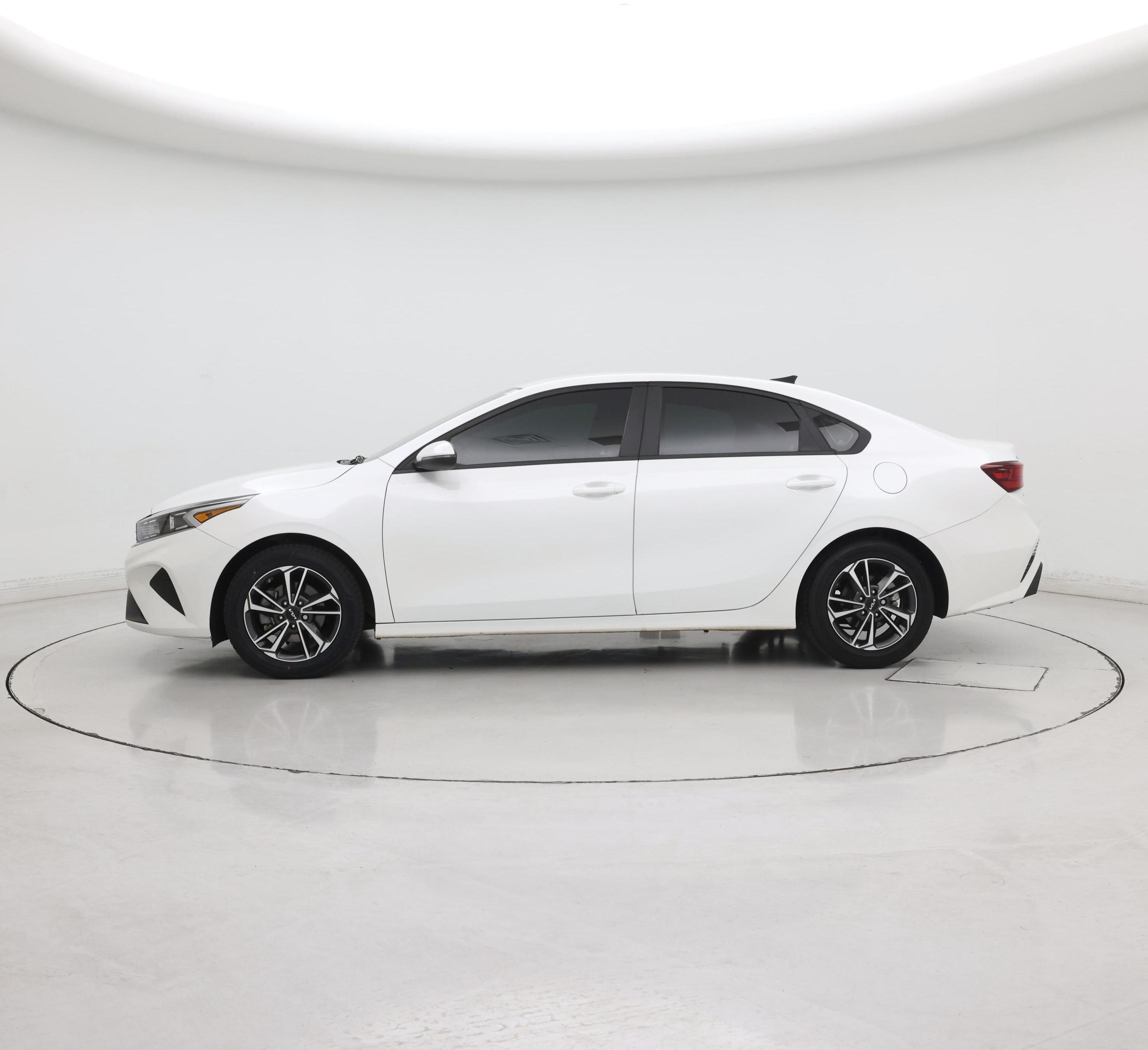 Thumbnail: 2024 Kia Forte - 3