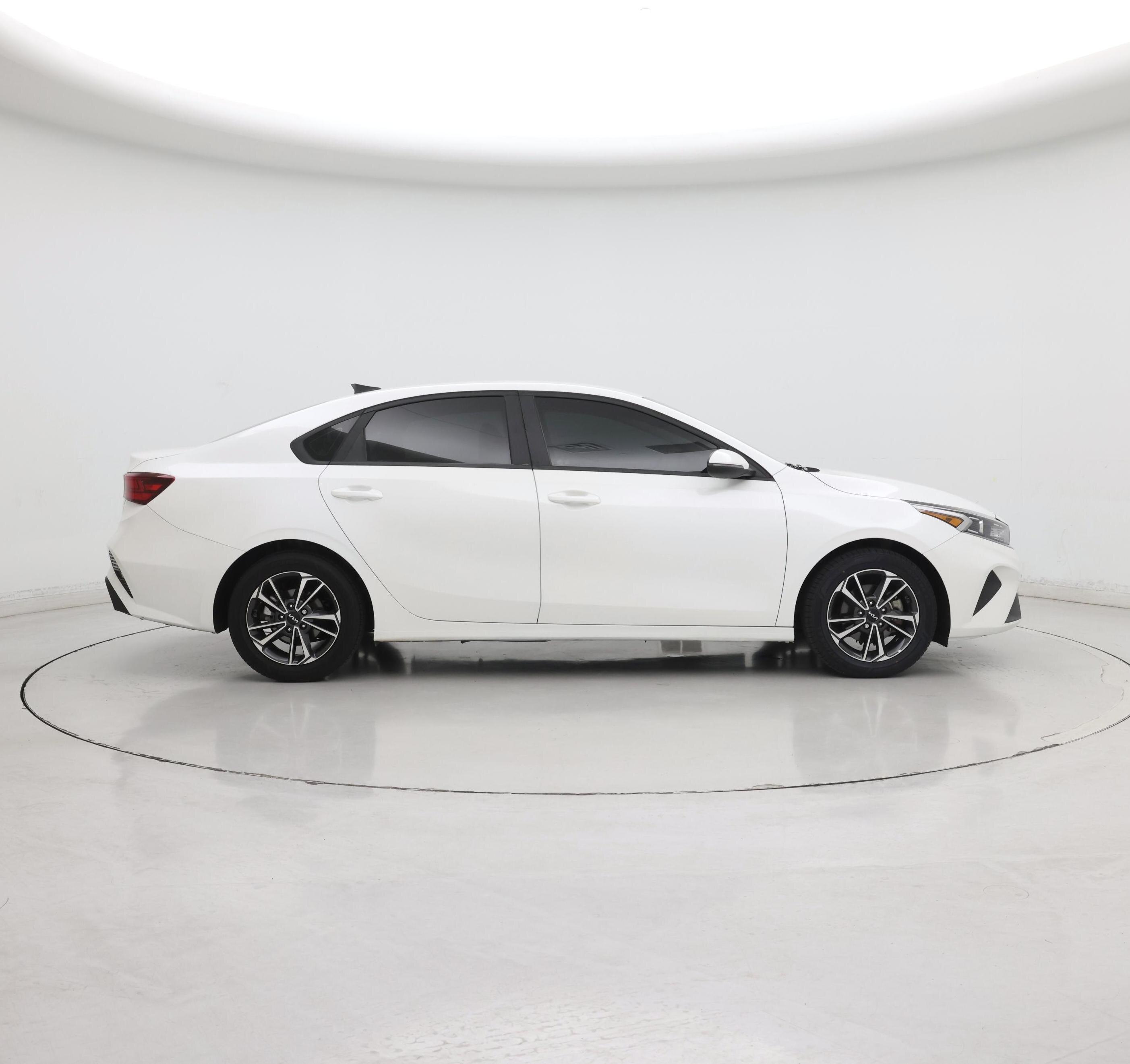 Thumbnail: 2024 Kia Forte - 7