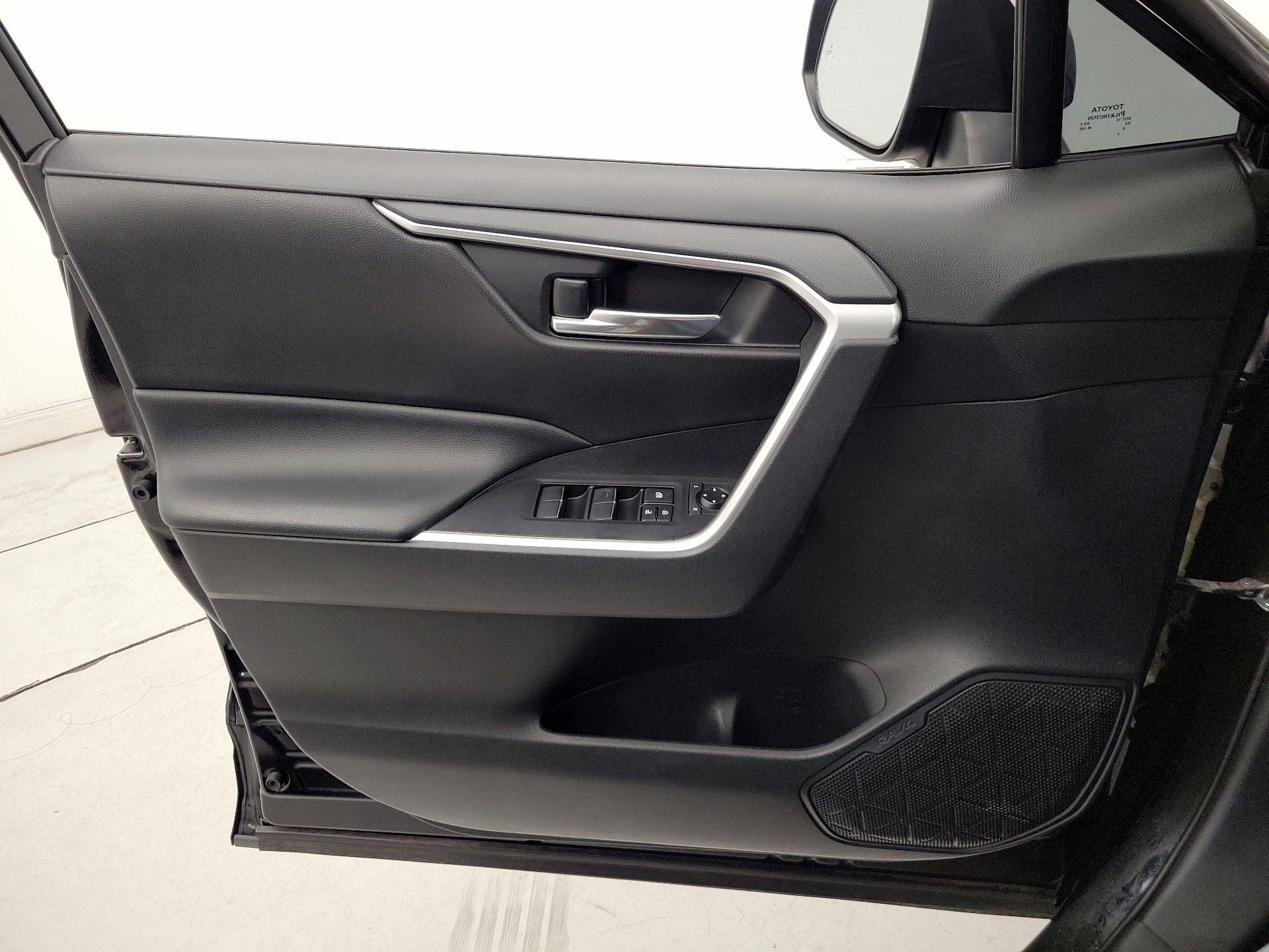 Thumbnail: 2021 Toyota RAV4 - 12