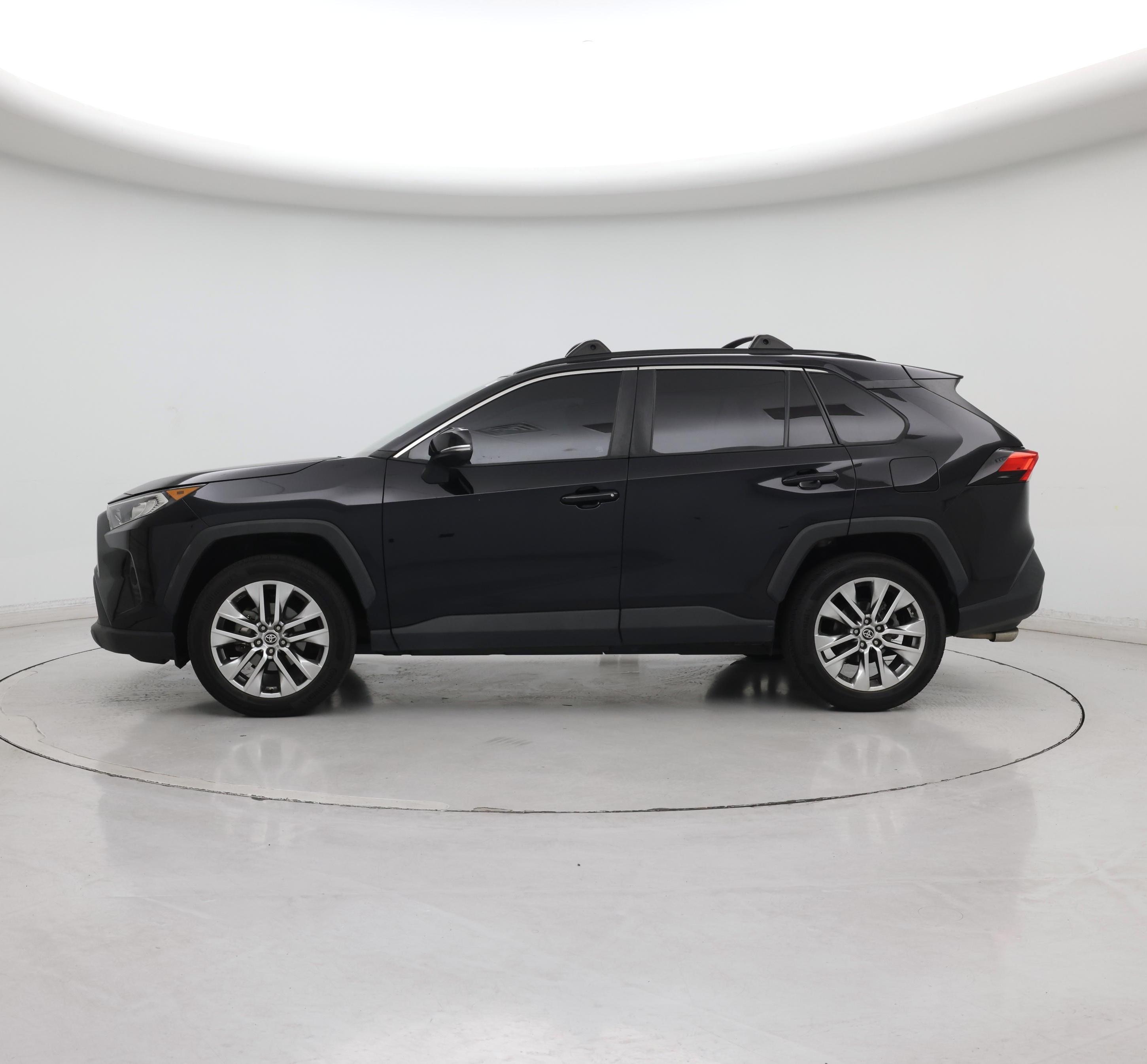 Thumbnail: 2021 Toyota RAV4 - 3