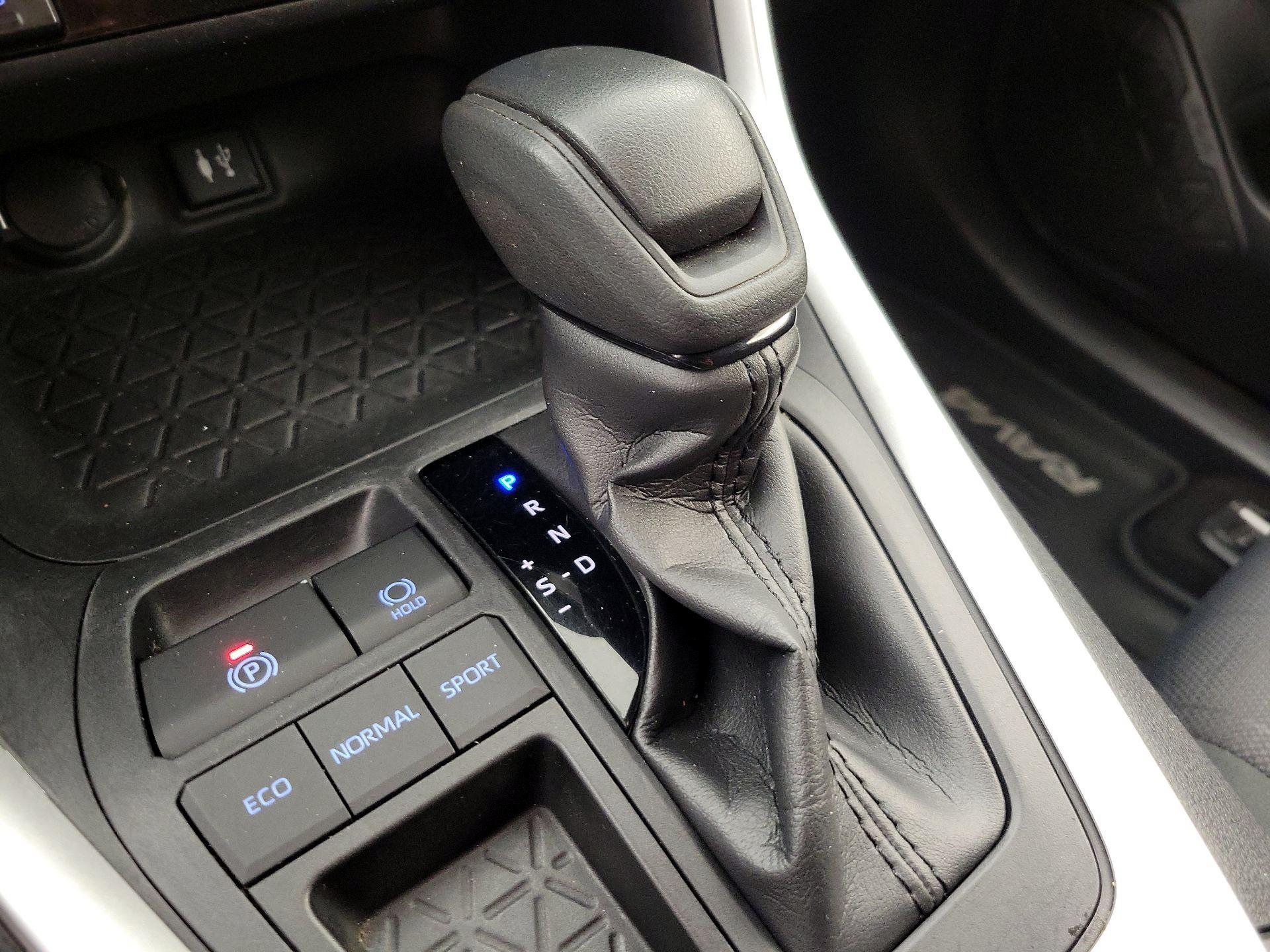 Thumbnail: 2019 Toyota RAV4 - 17
