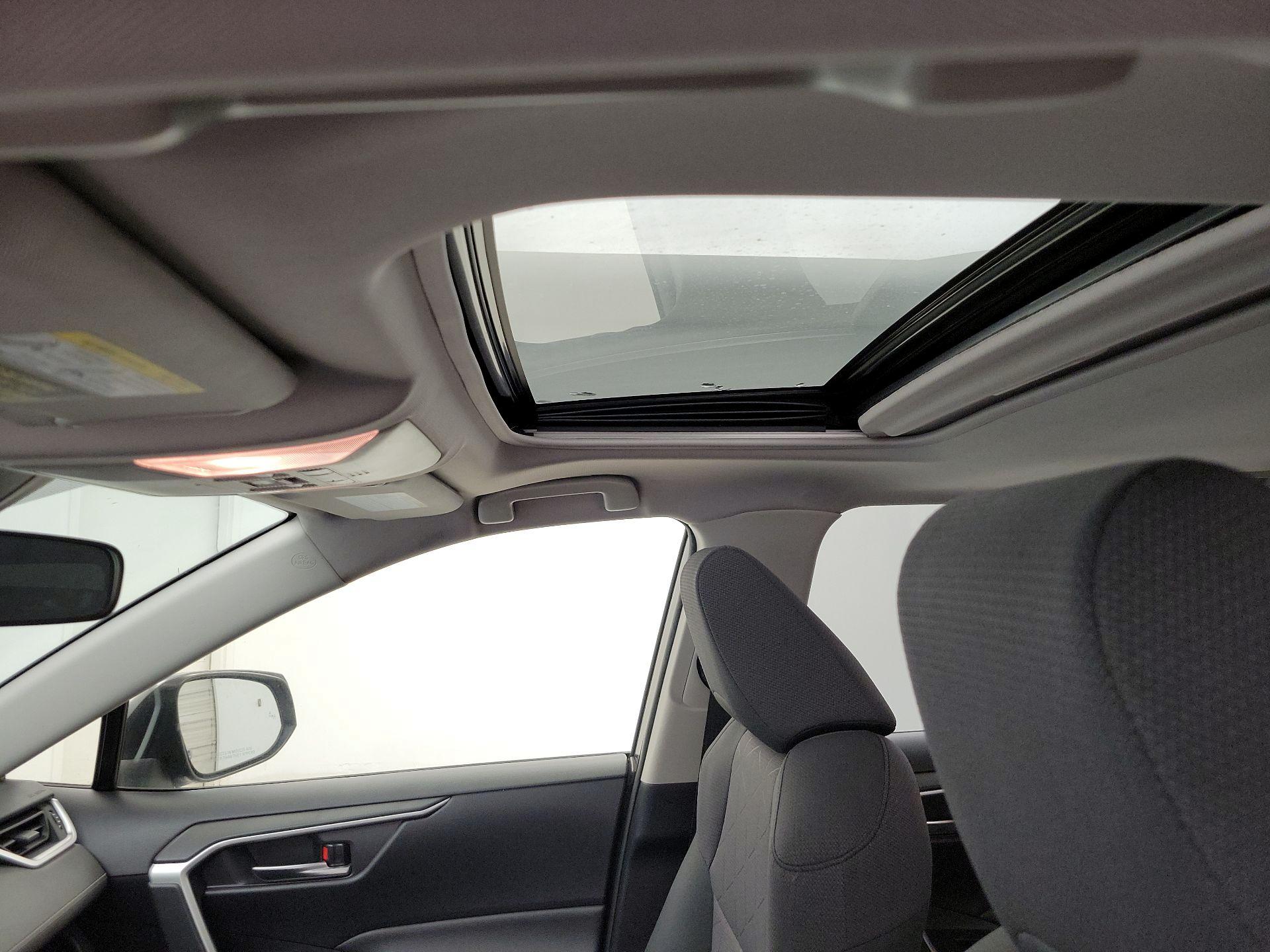 Thumbnail: 2019 Toyota RAV4 - 19