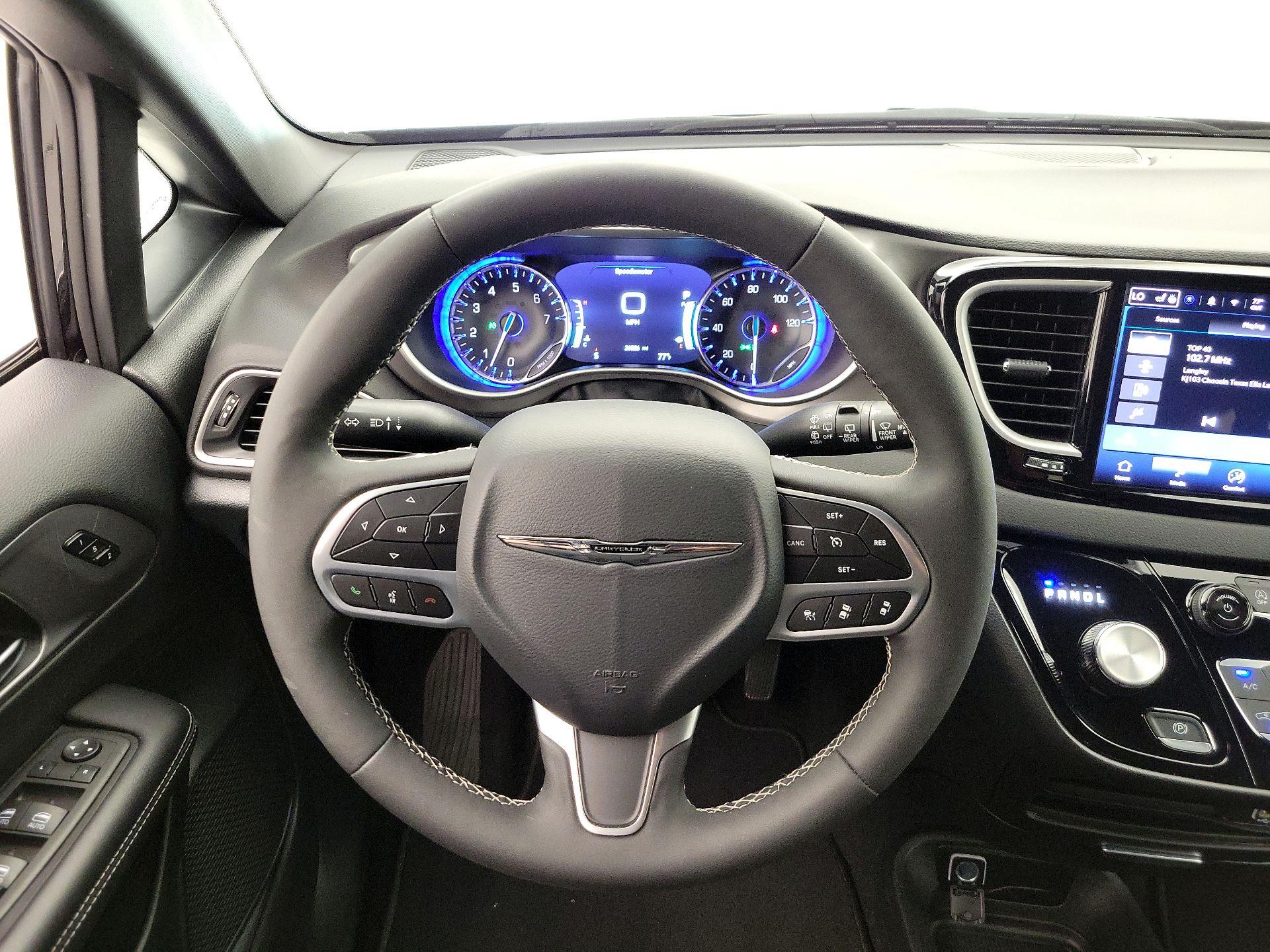 Thumbnail: 2025 Chrysler Pacifica - 10