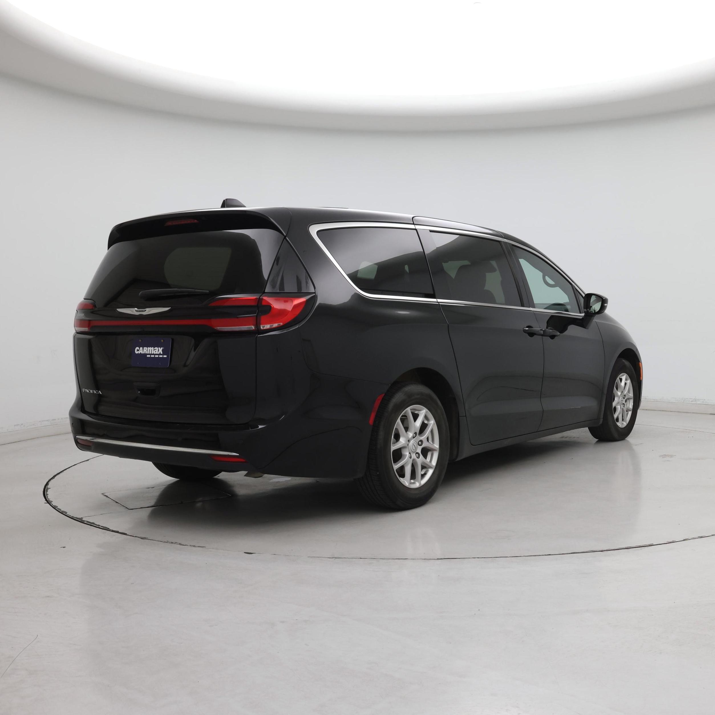 Thumbnail: 2025 Chrysler Pacifica - 8