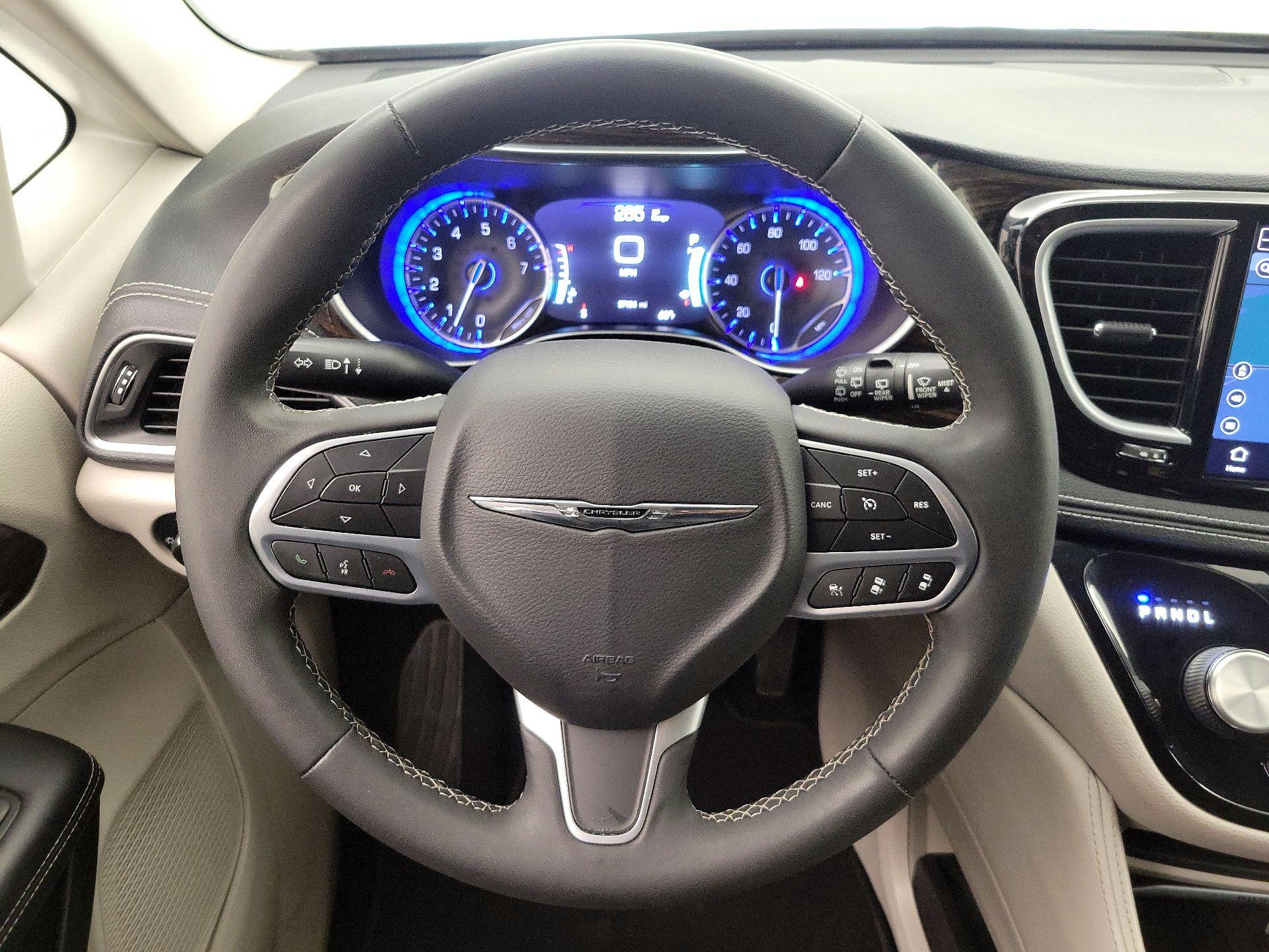 Thumbnail: 2023 Chrysler Pacifica - 10