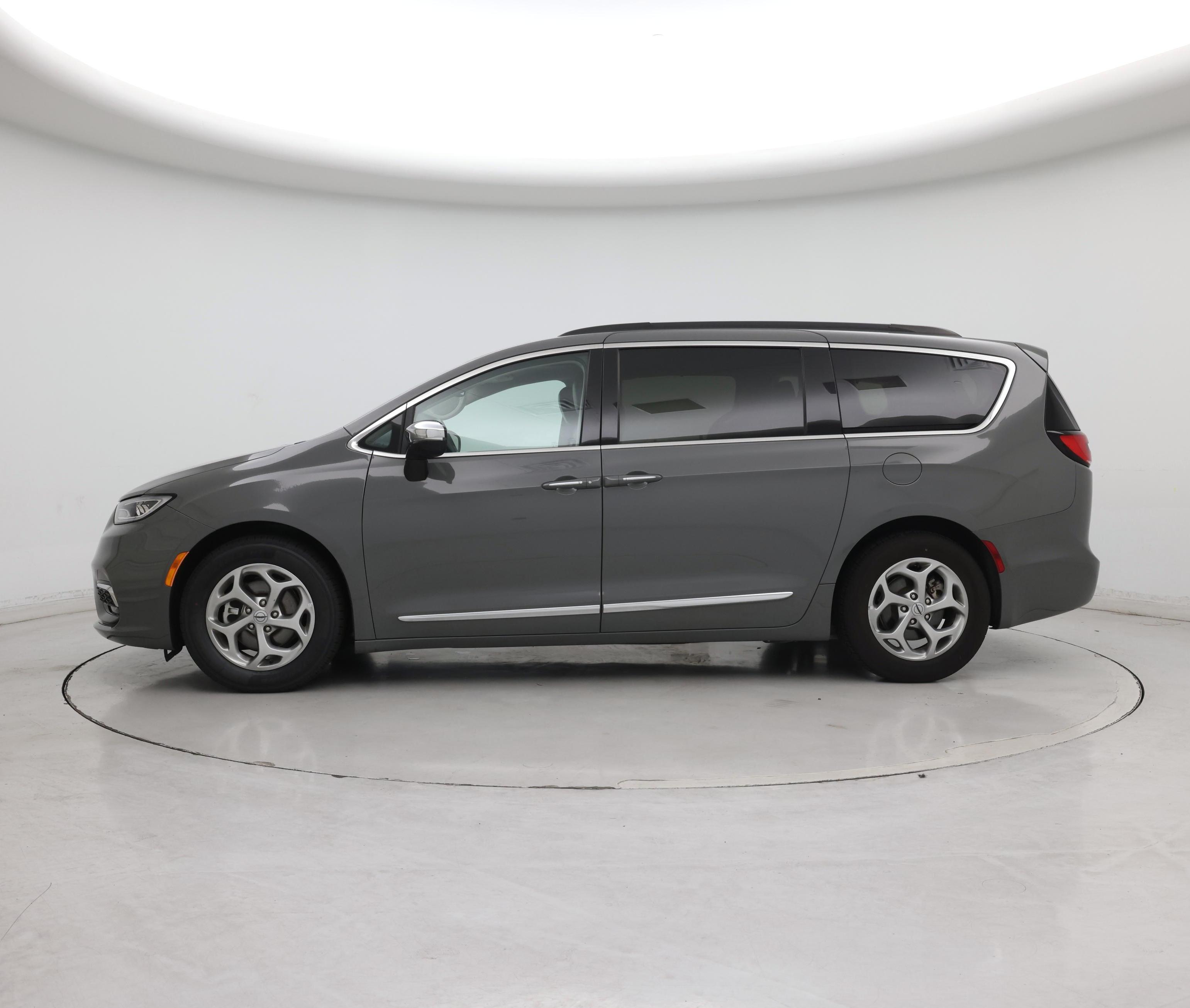 Thumbnail: 2023 Chrysler Pacifica - 3