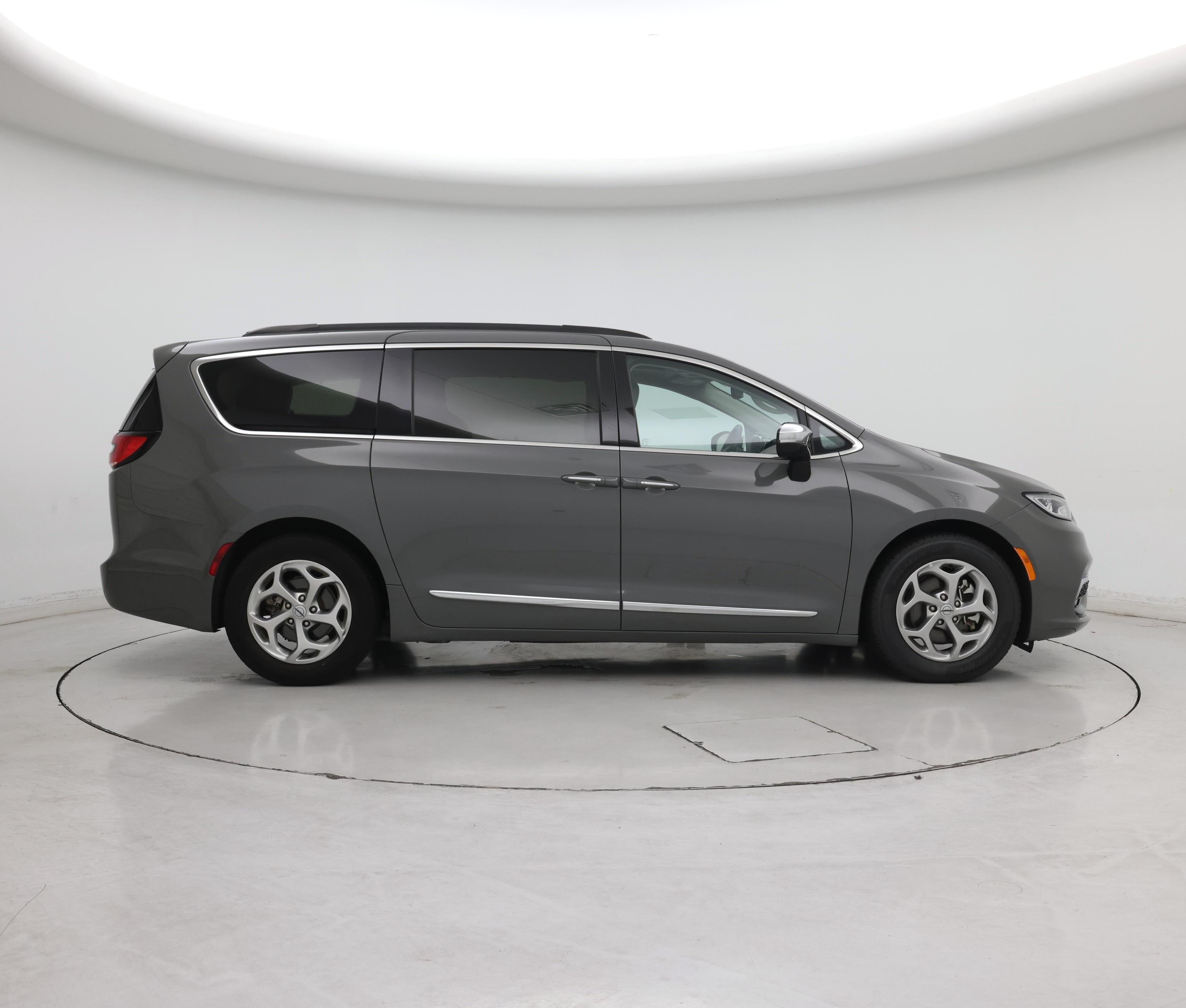 Thumbnail: 2023 Chrysler Pacifica - 7