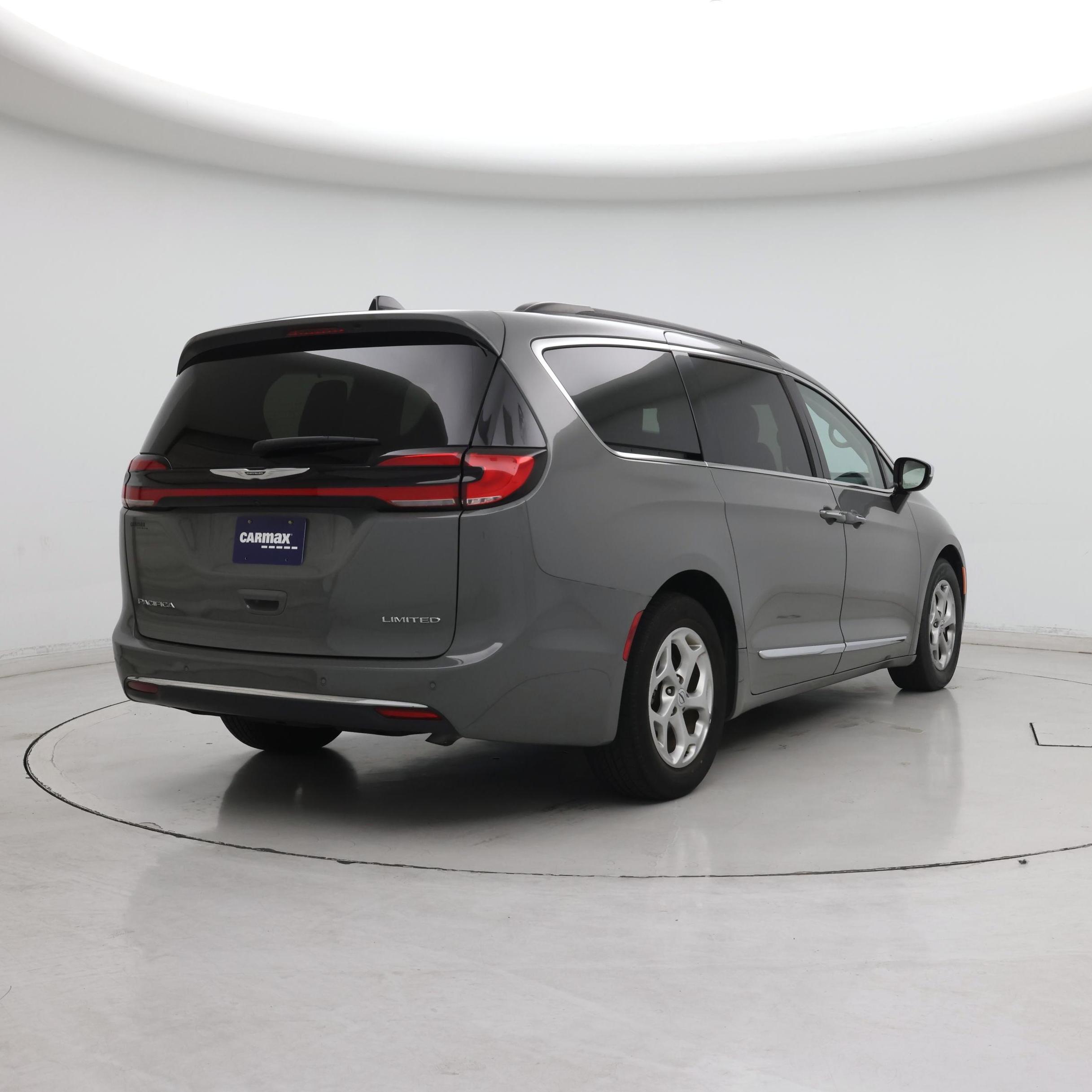 Thumbnail: 2023 Chrysler Pacifica - 8