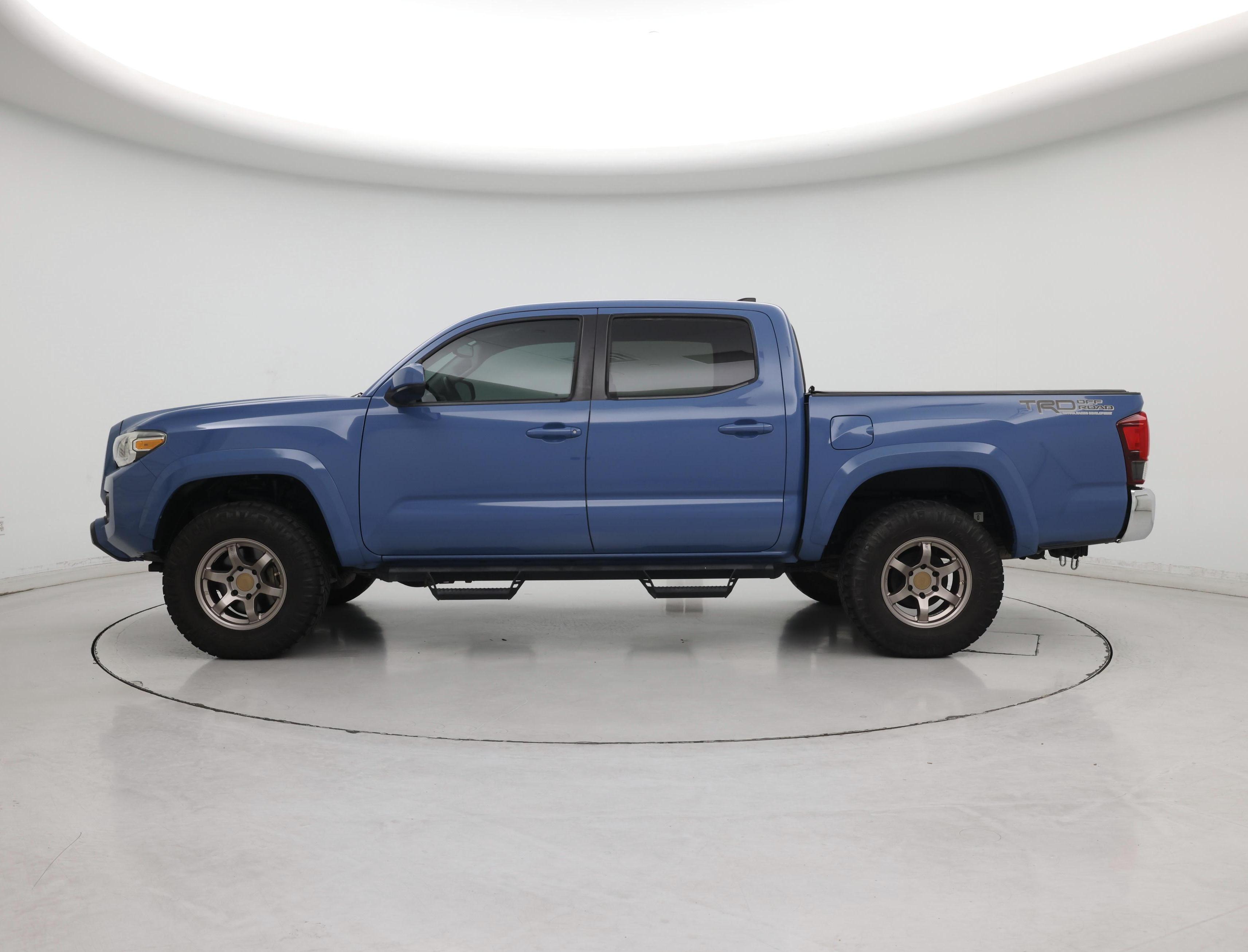 Thumbnail: 2019 Toyota Tacoma - 3