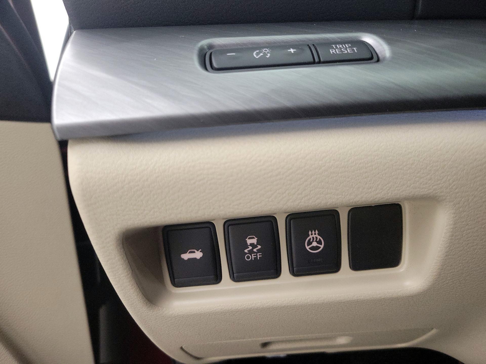 Thumbnail: 2016 Nissan Maxima - 13