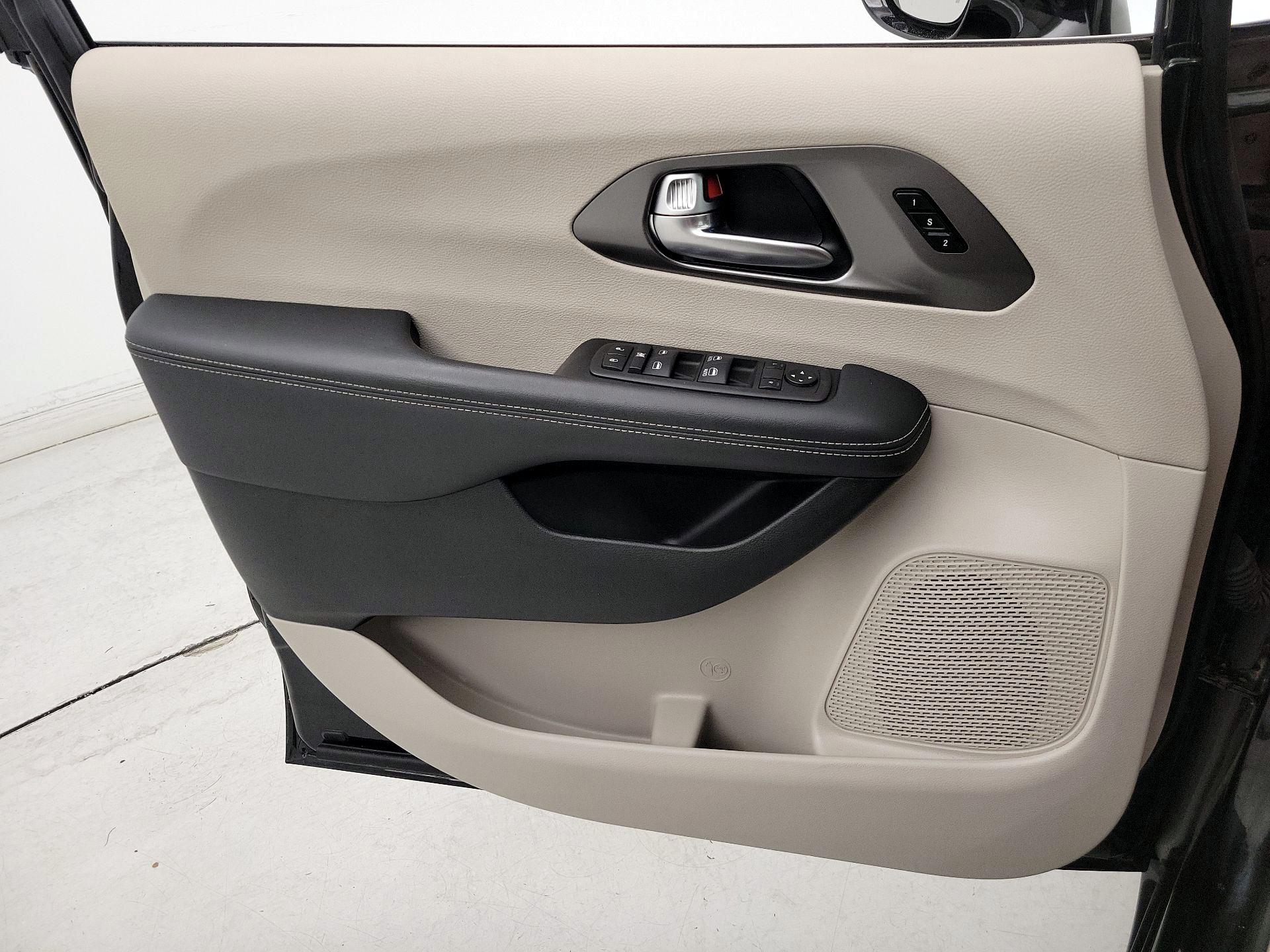 Thumbnail: 2024 Chrysler Pacifica - 12