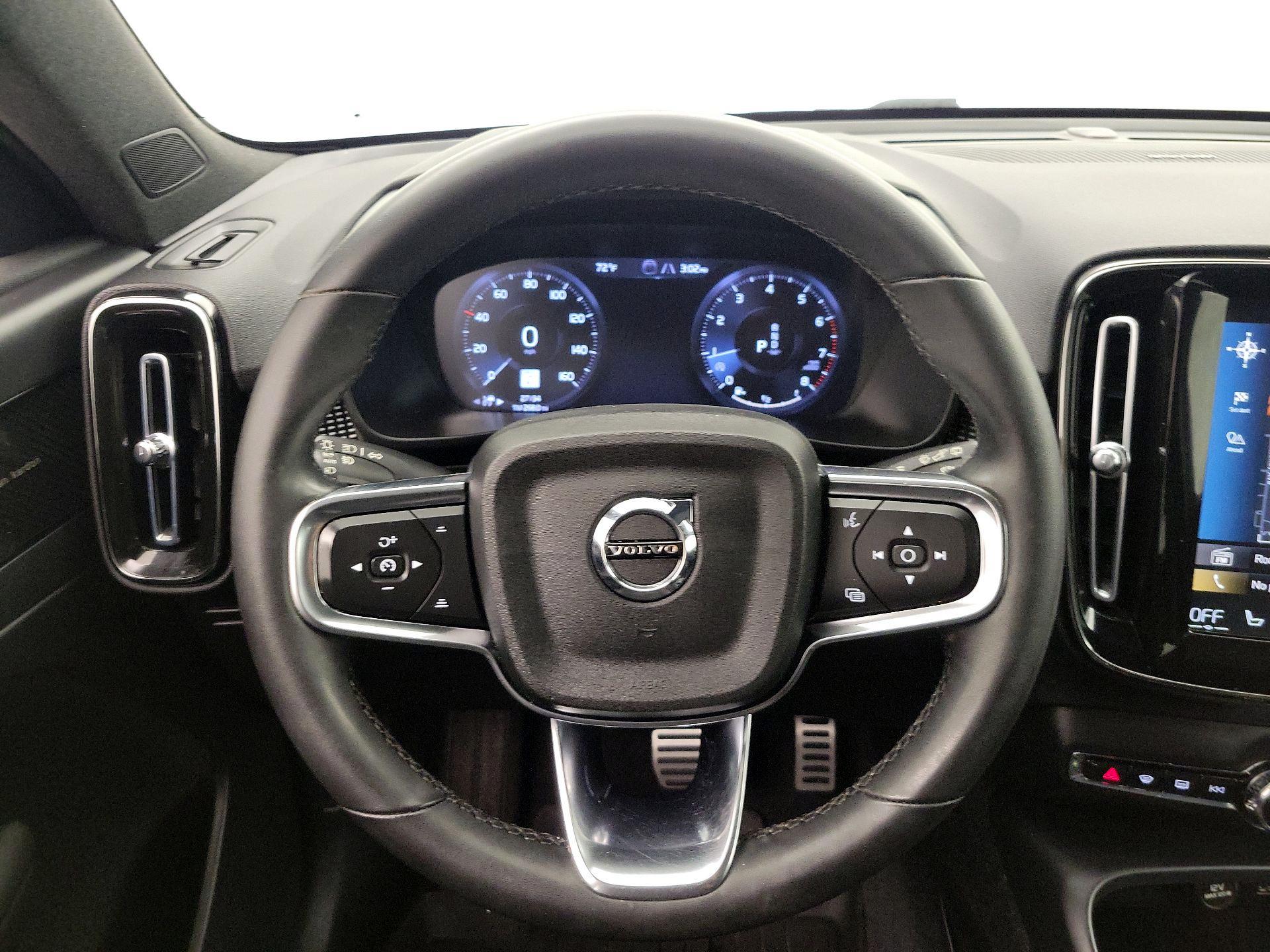 Thumbnail: 2022 Volvo XC40 - 10