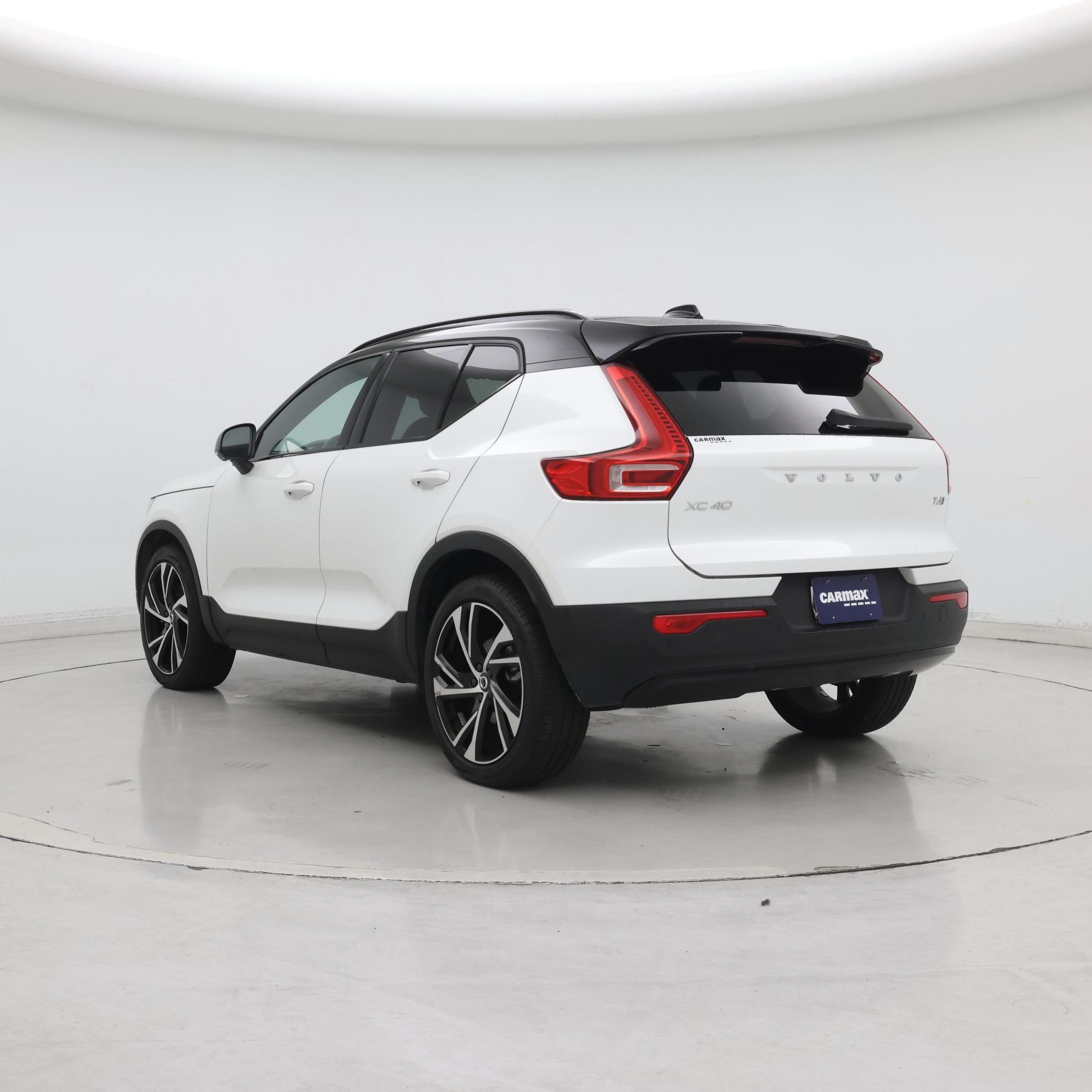 Thumbnail: 2022 Volvo XC40 - 2